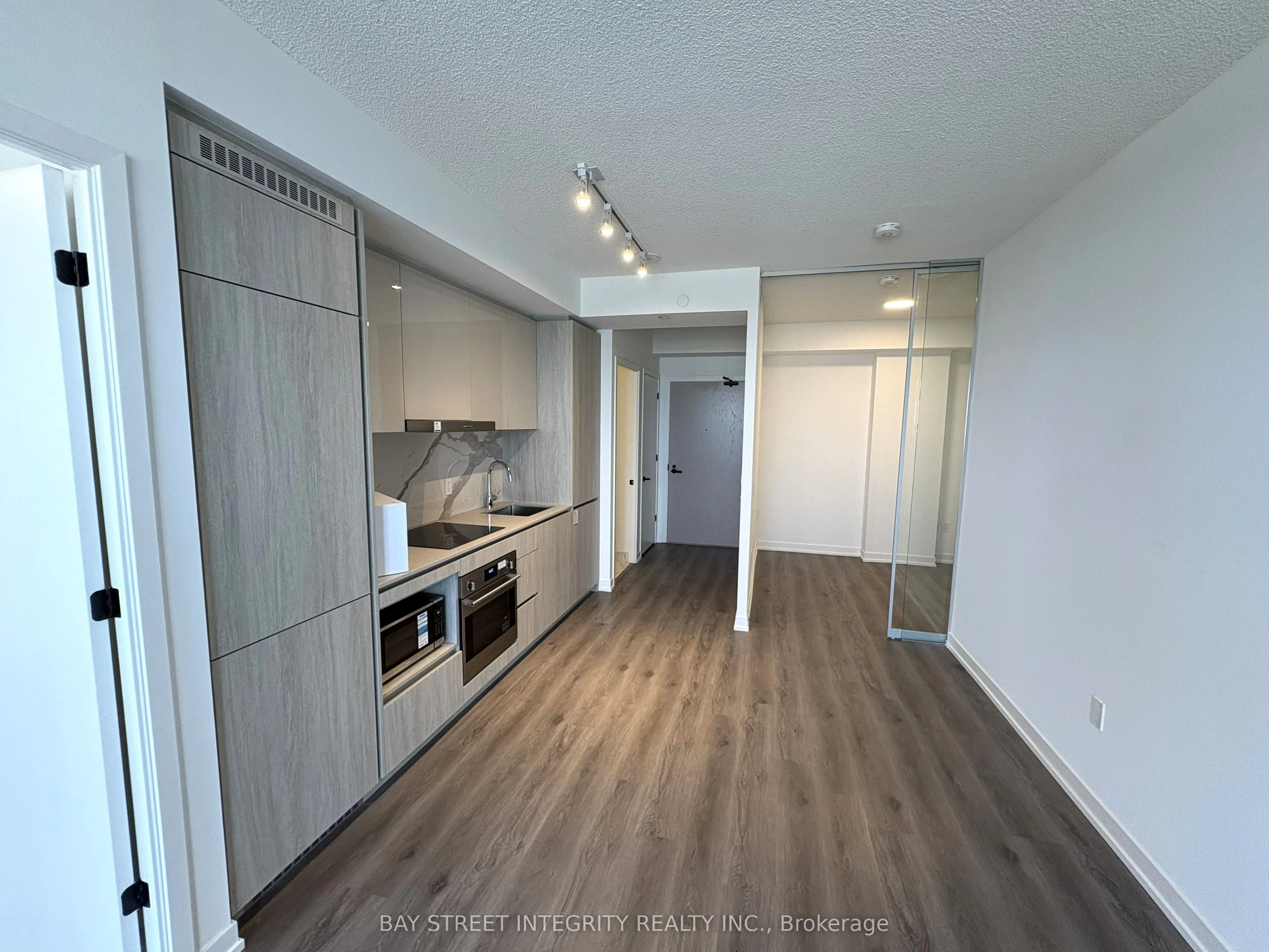 28 Interchange Way, #3206