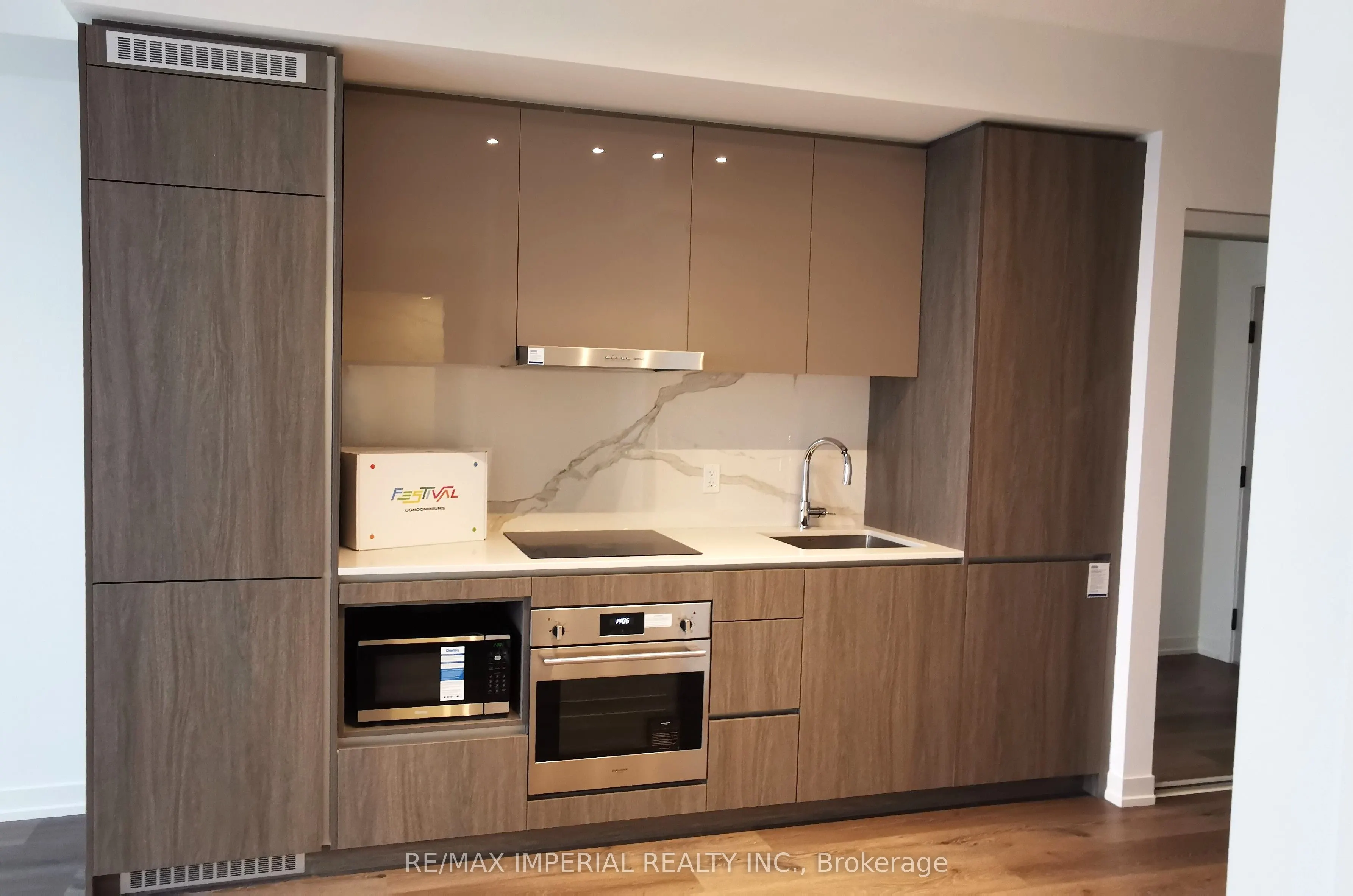 28 Interchange Way, #3208
