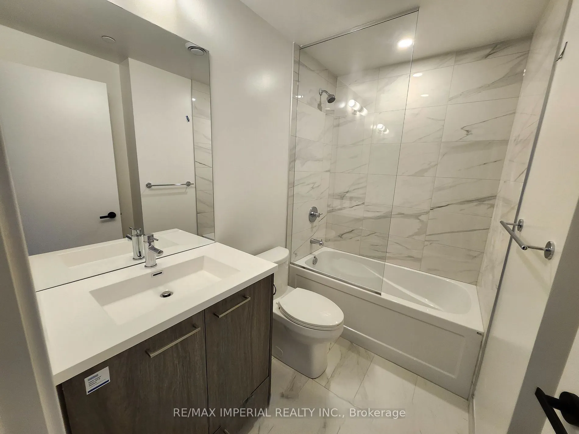 28 Interchange Way, #3208