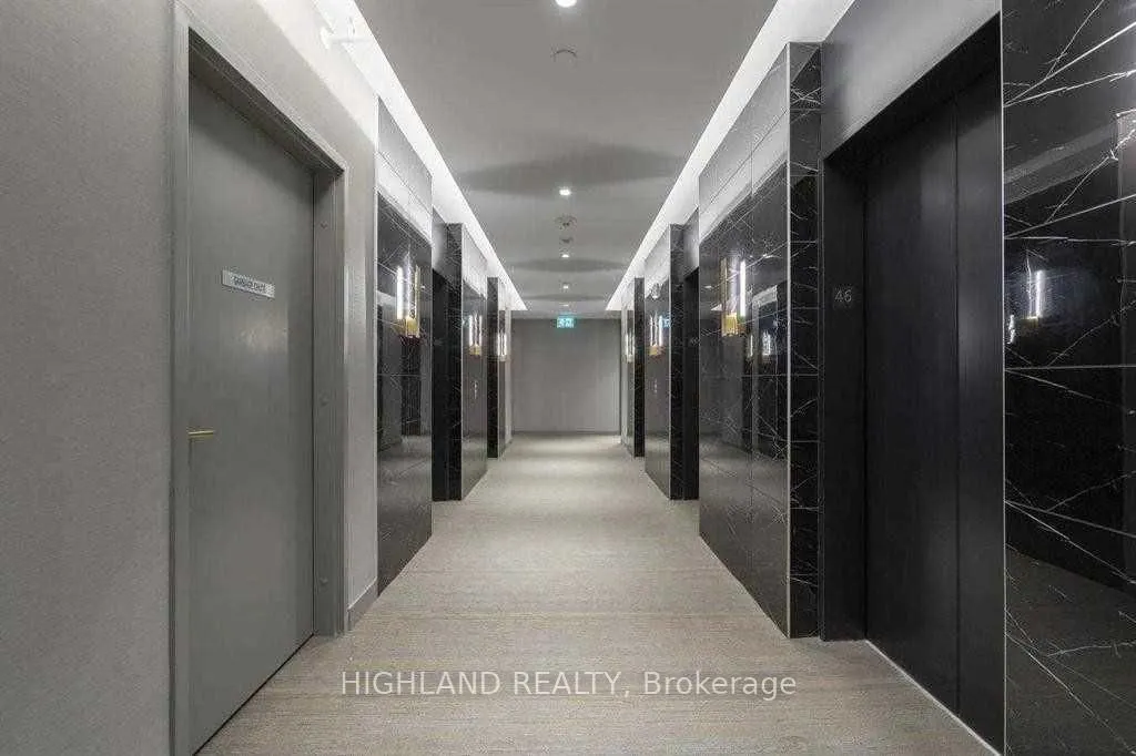 950 Portage Parkway, #Ph05