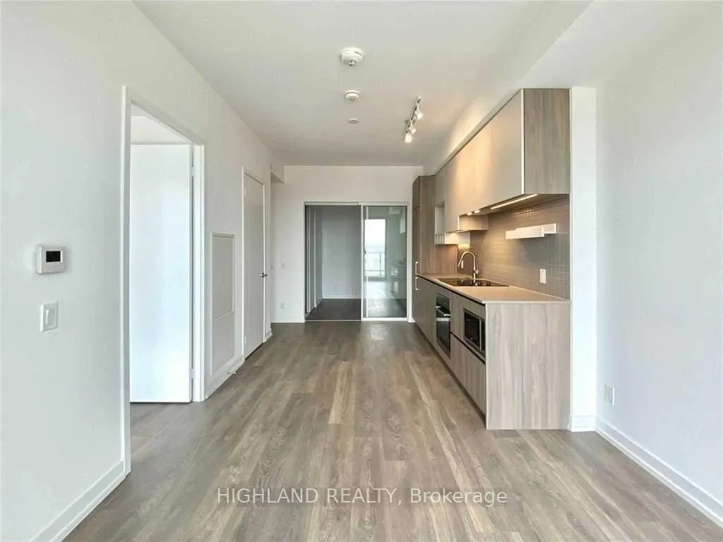 950 Portage Parkway, #Ph05