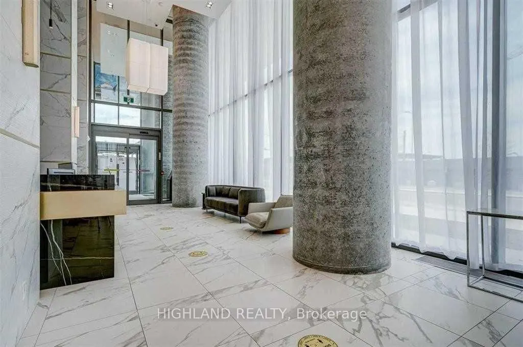 950 Portage Parkway, #Ph05
