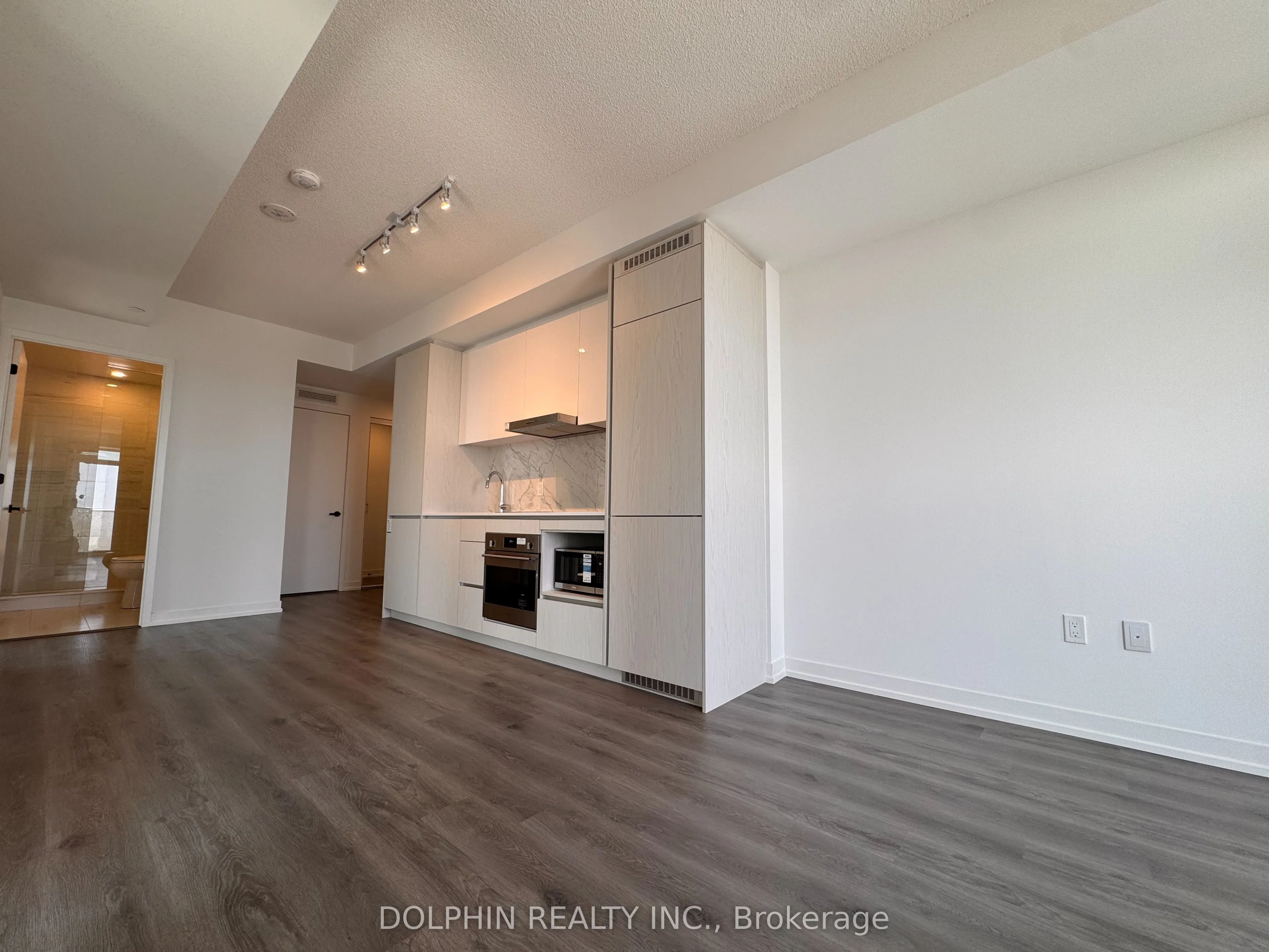 28 Interchange Way, #3212