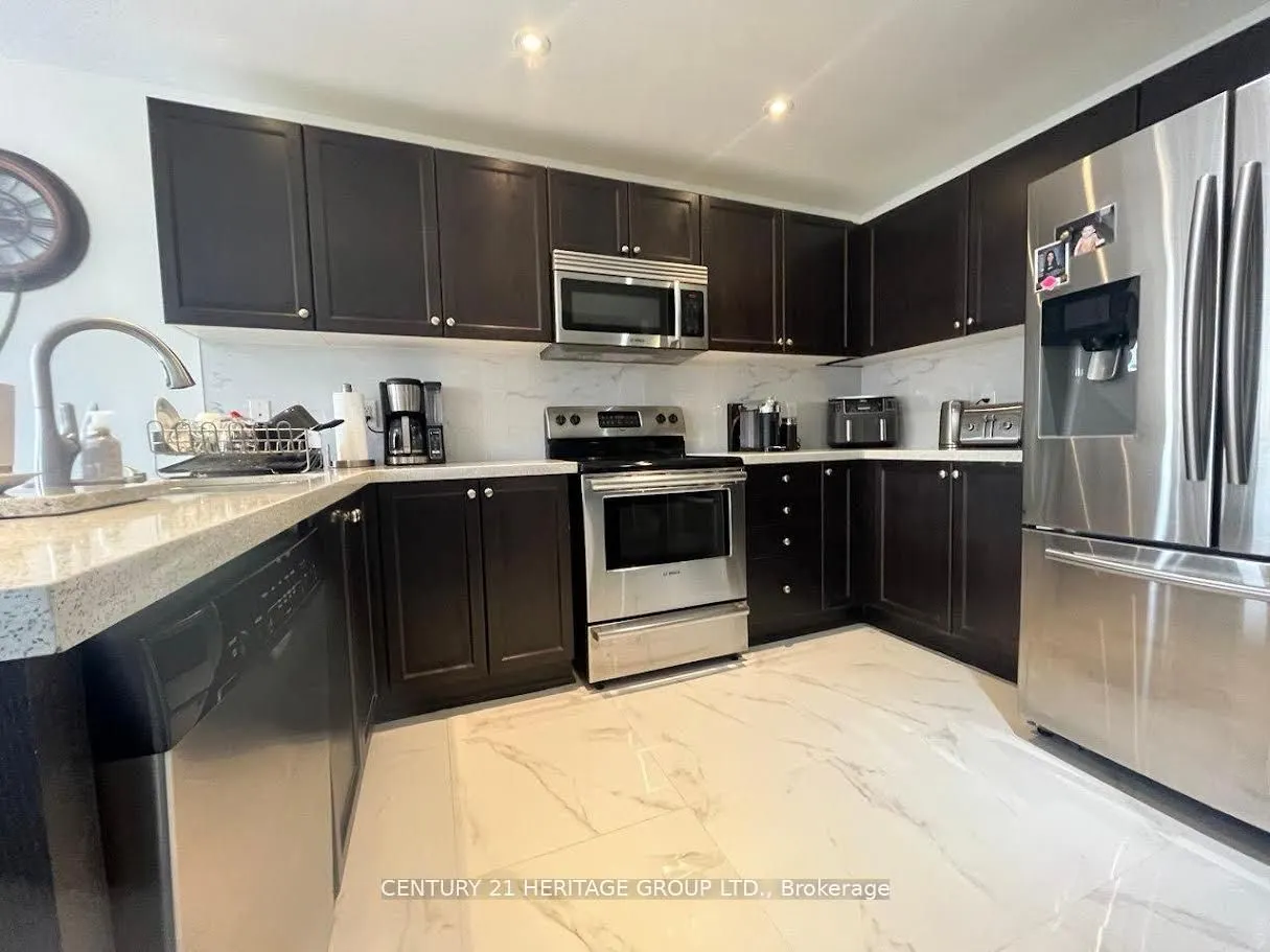 135 Black Maple Crescent, #Main