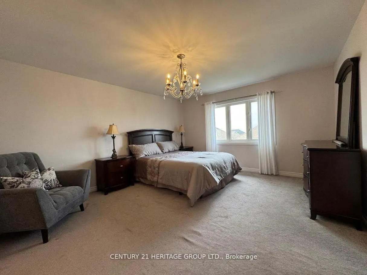 135 Black Maple Crescent, #Main