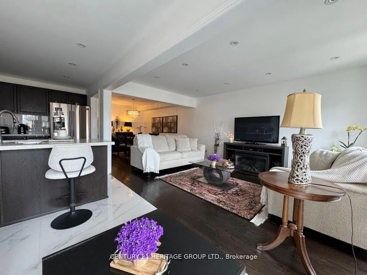 135 Black Maple Crescent, #Main