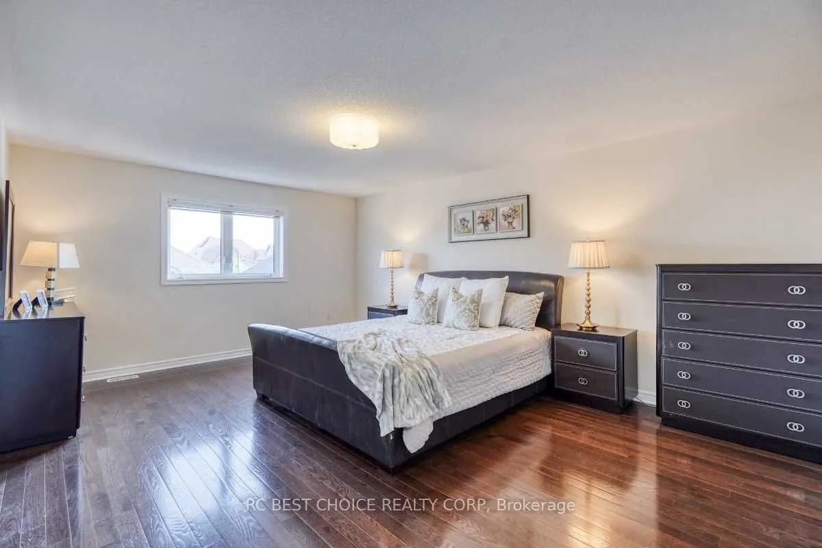 37 Bud Leggett Crescent