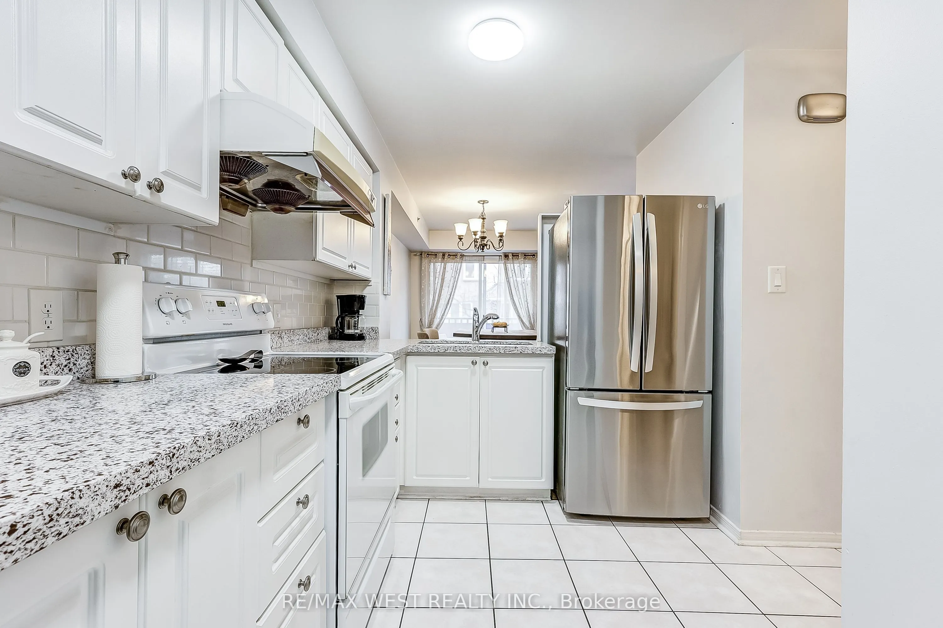 75 WELDRICK Road E, #722