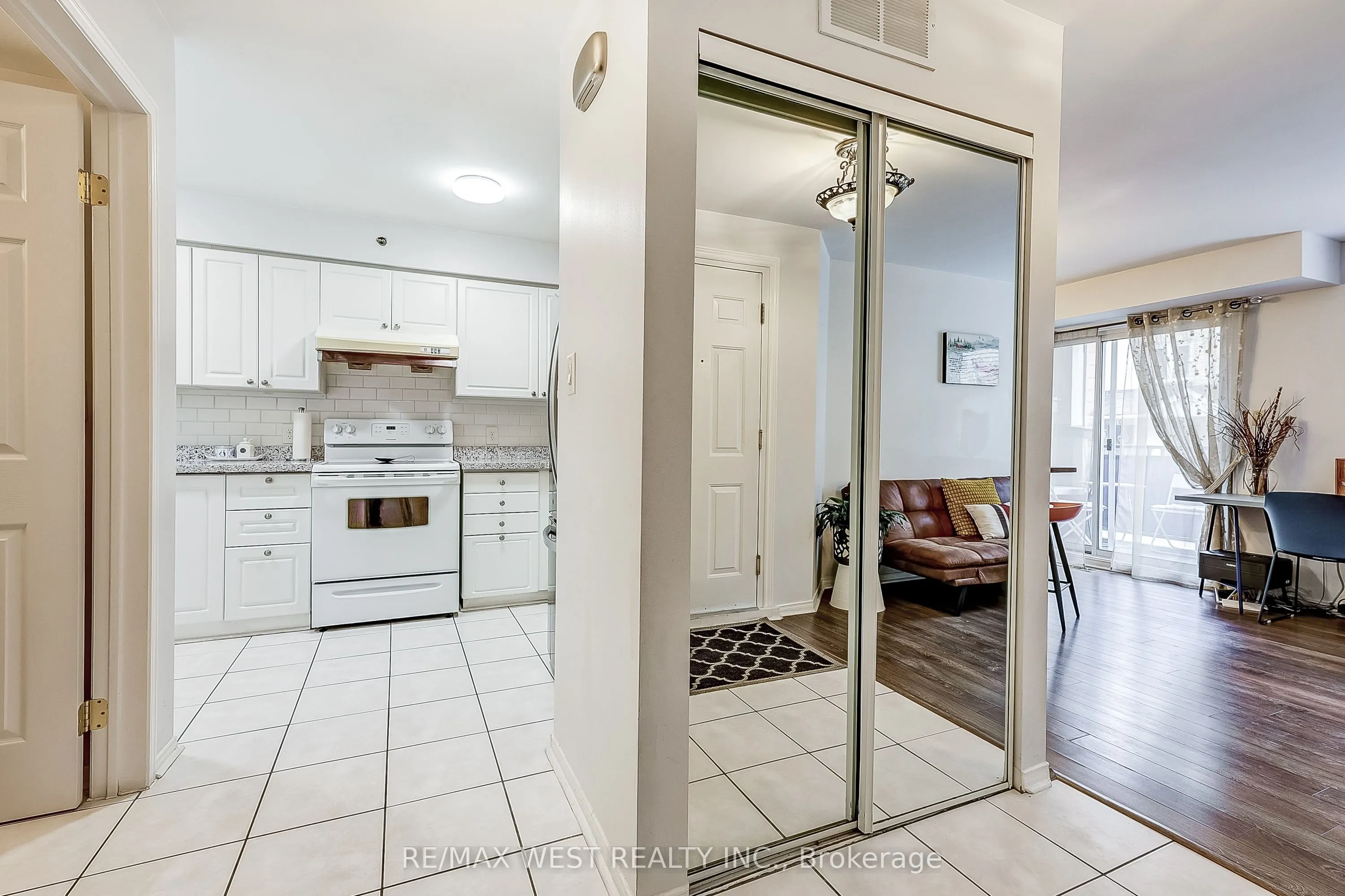 75 WELDRICK Road E, #722
