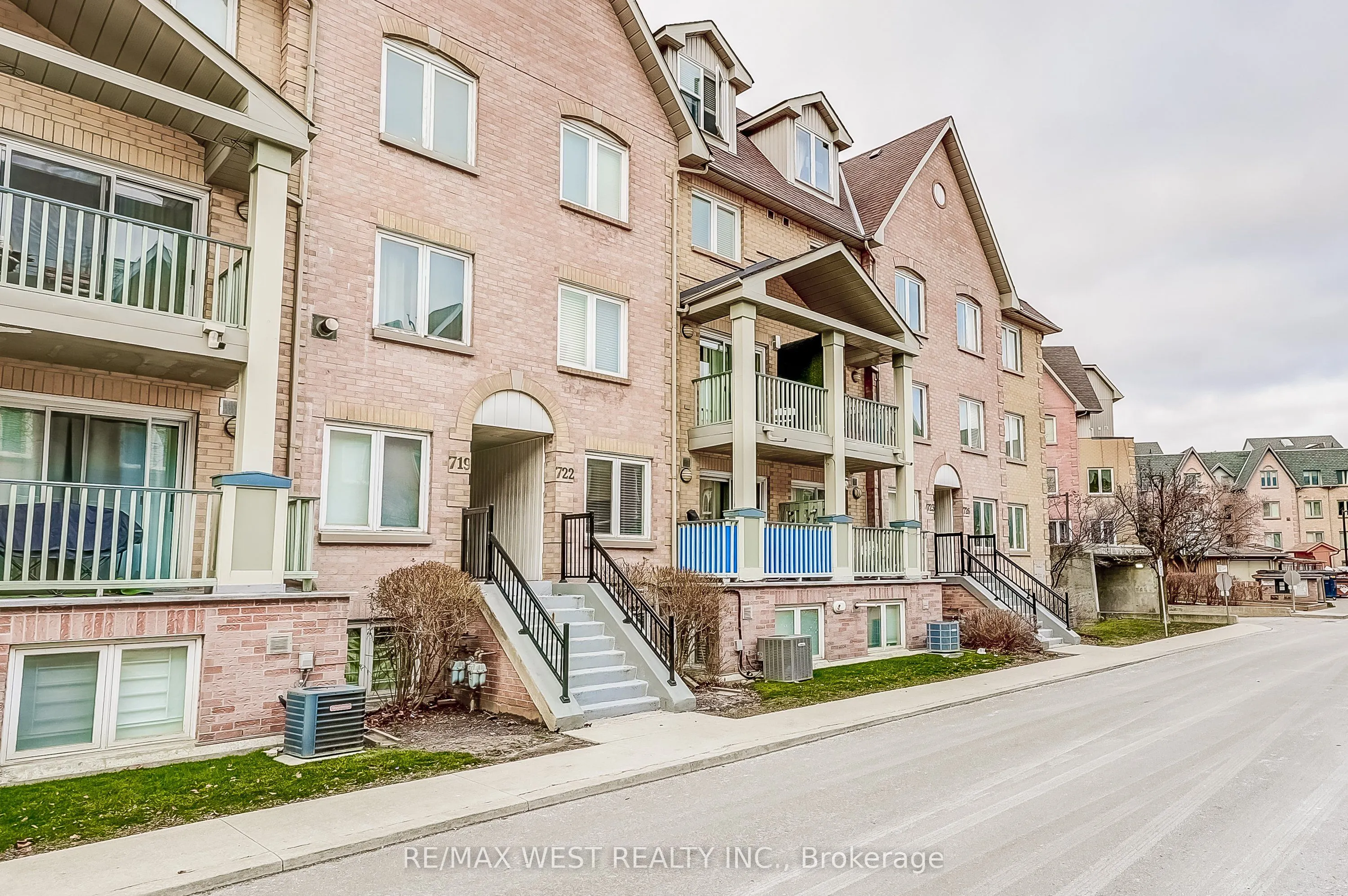 75 WELDRICK Road E, #722