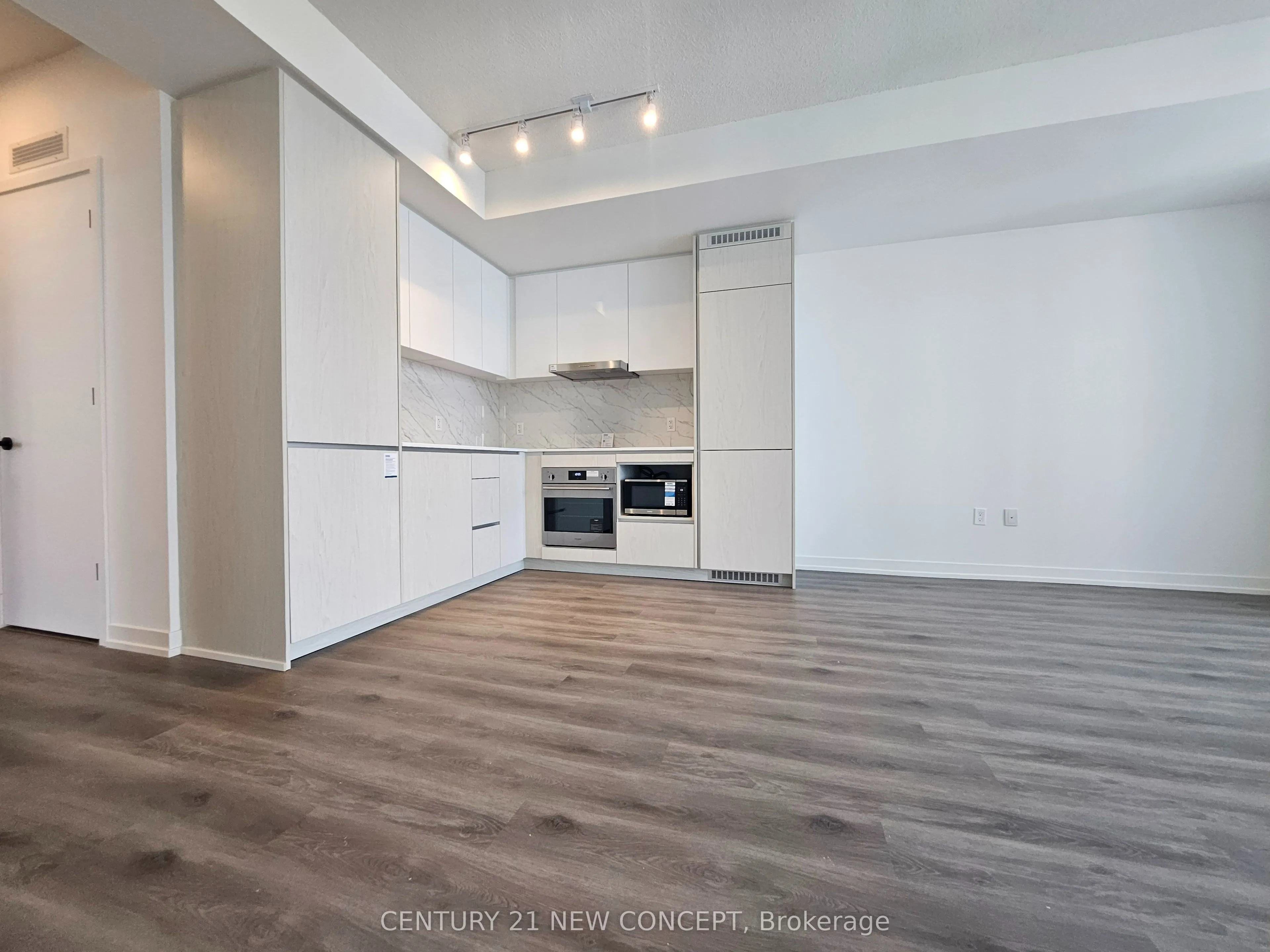 28 Interchange Way, #4003