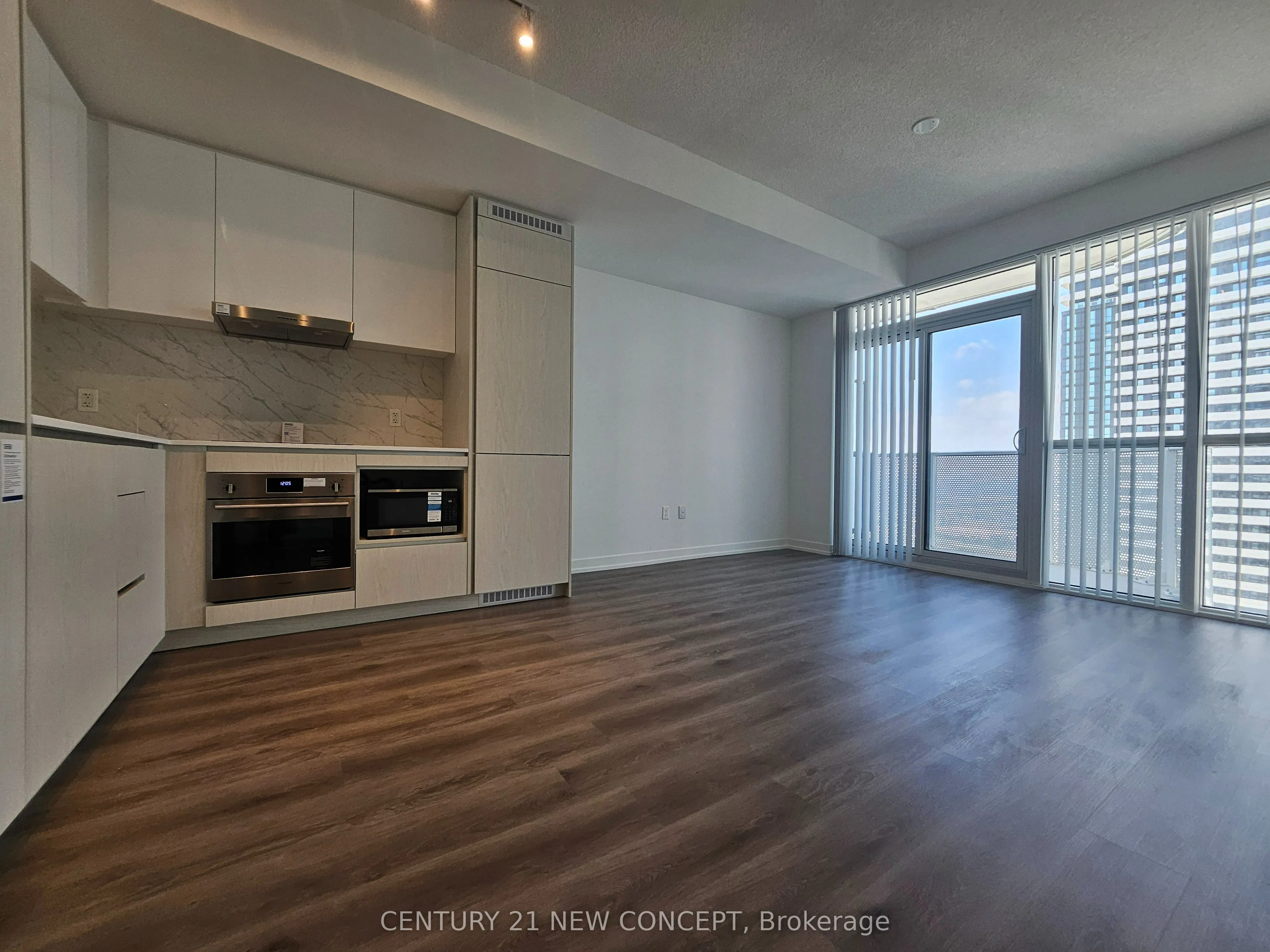 28 Interchange Way, #4003