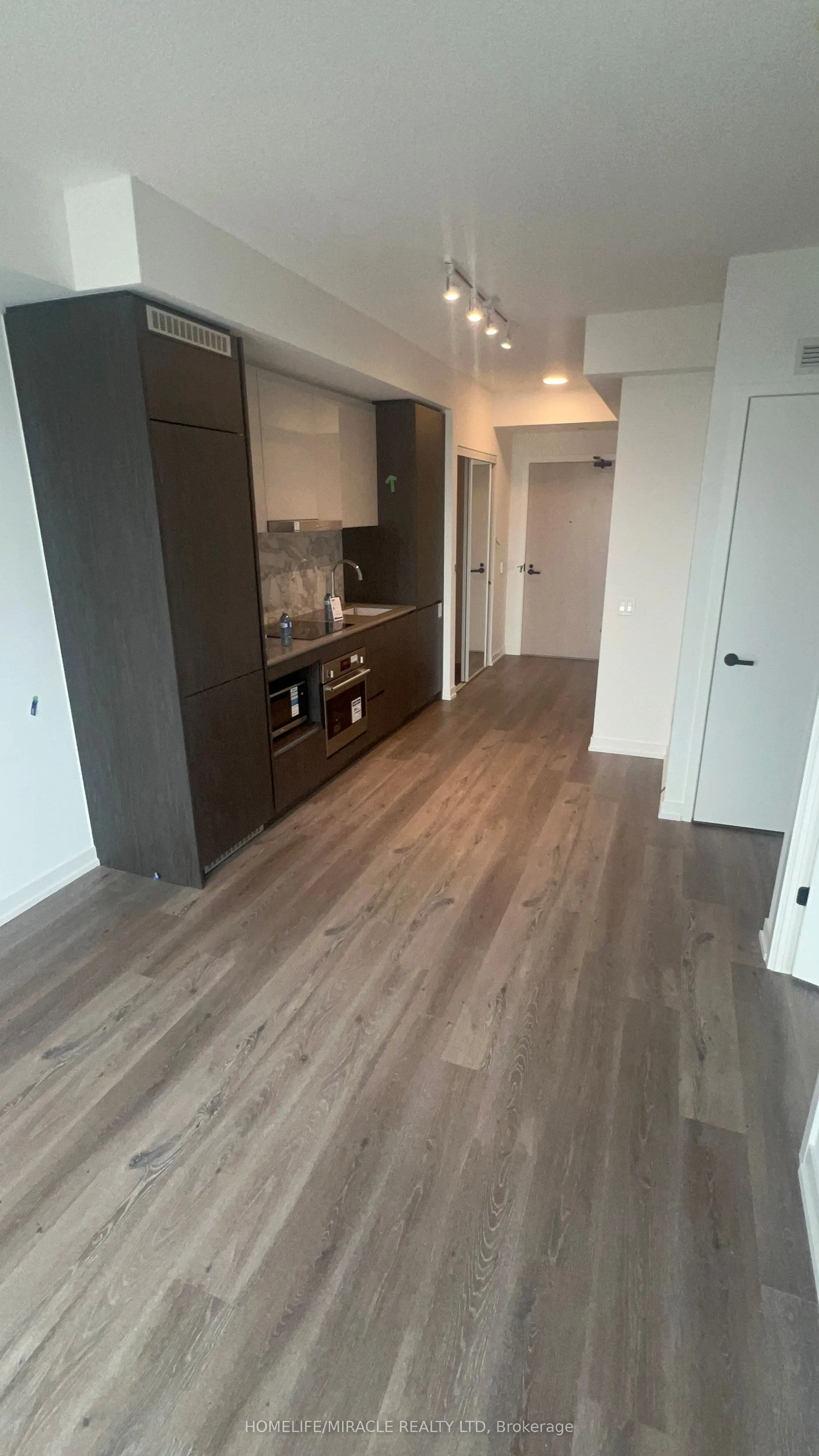 28 Interchange Way, #1206