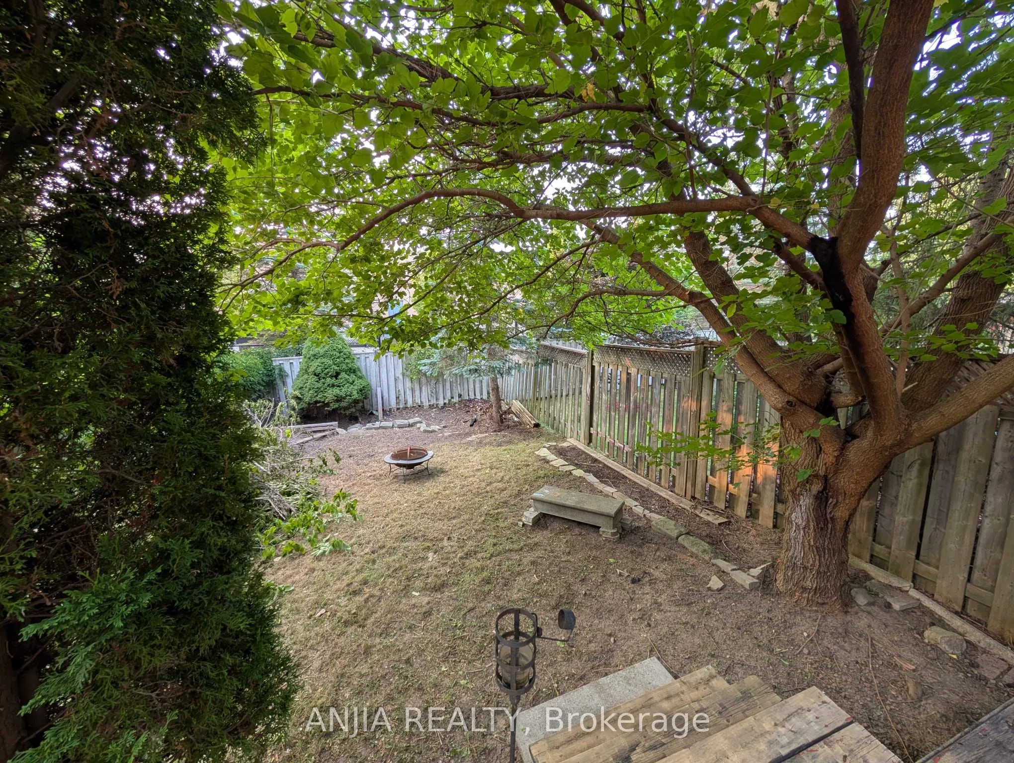 44 Mistleflower Court