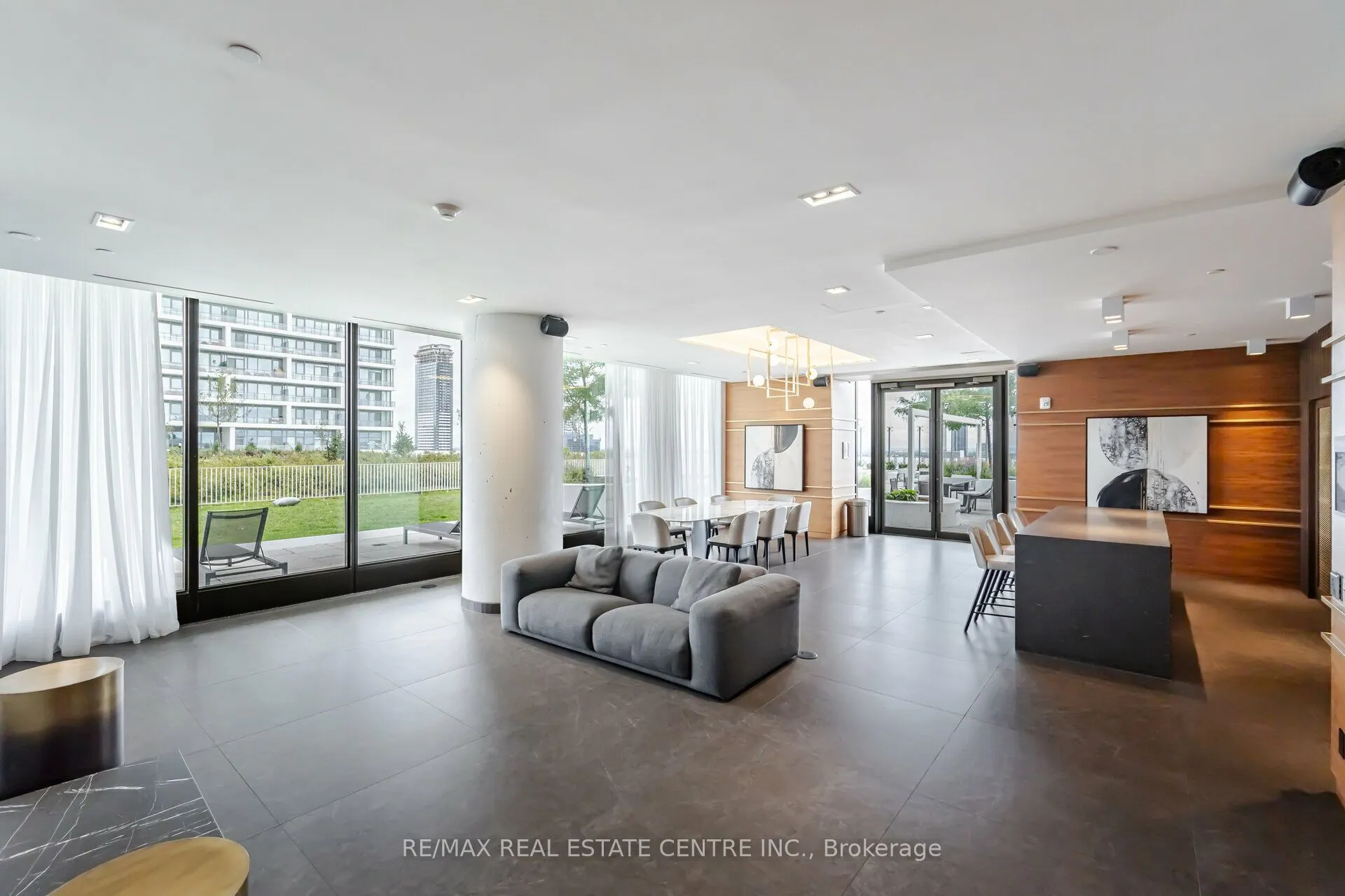 898 Portage Parkway, #3307