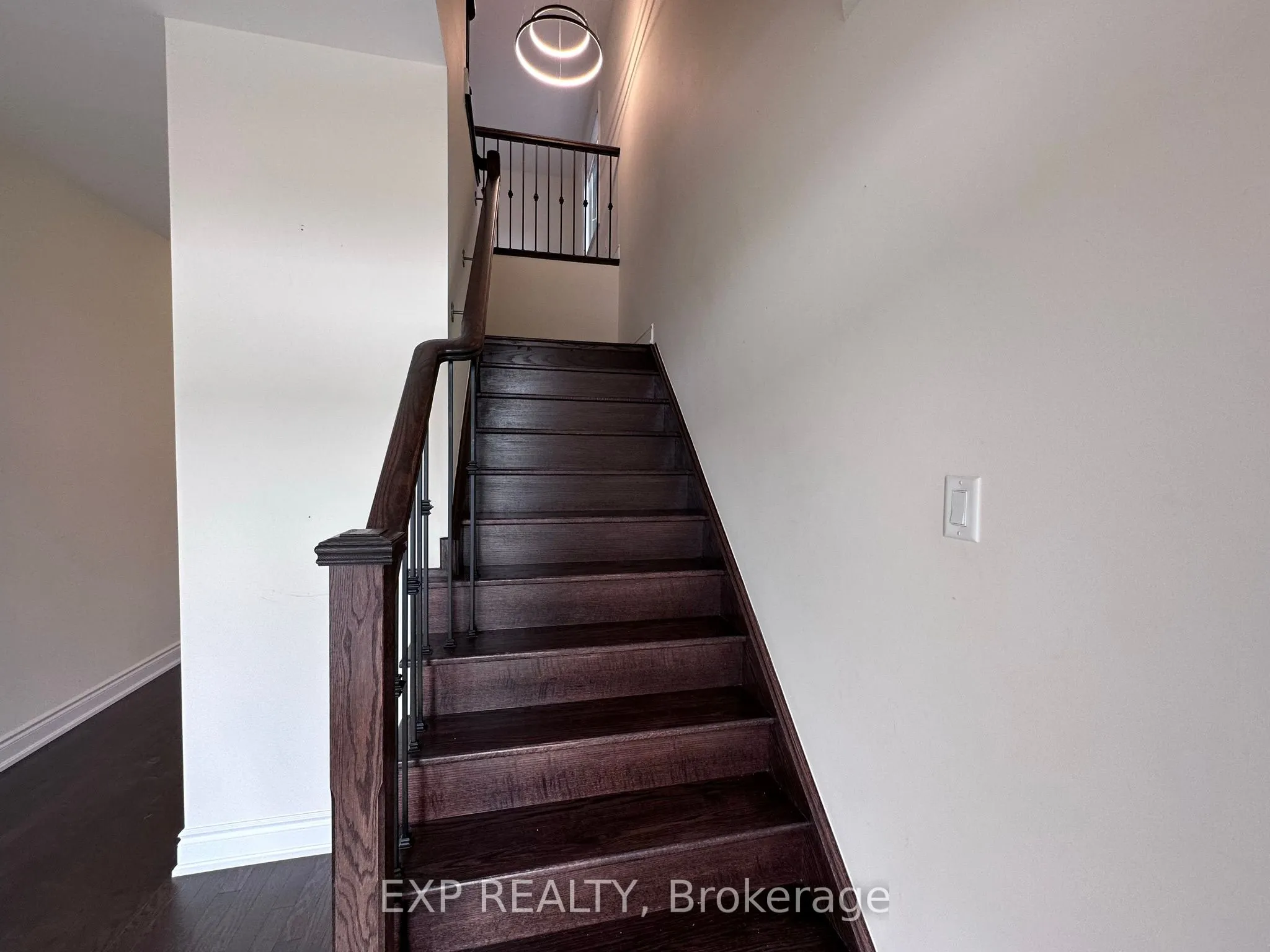 31 Lorne Thomas Place