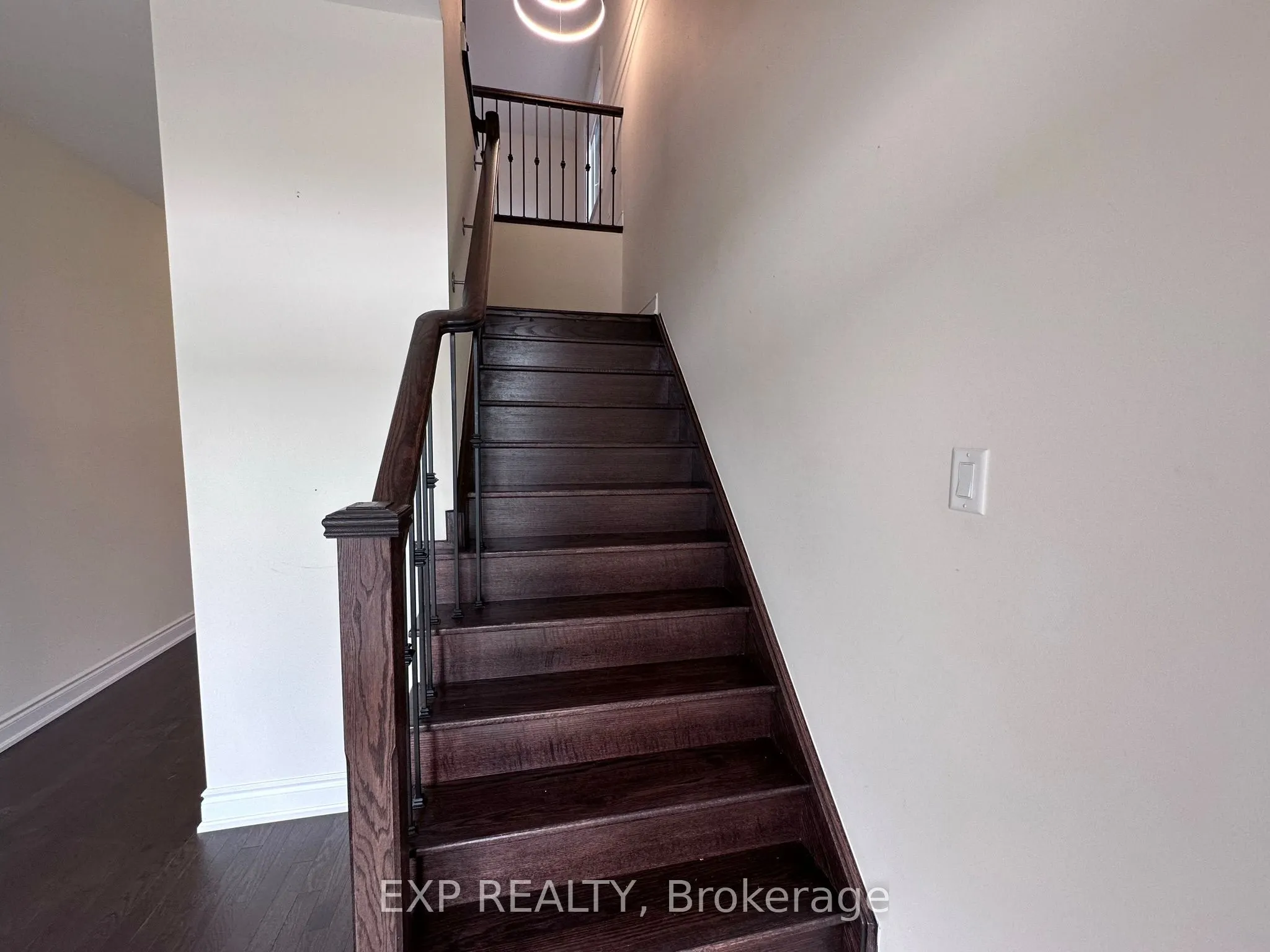 31 Lorne Thomas Place