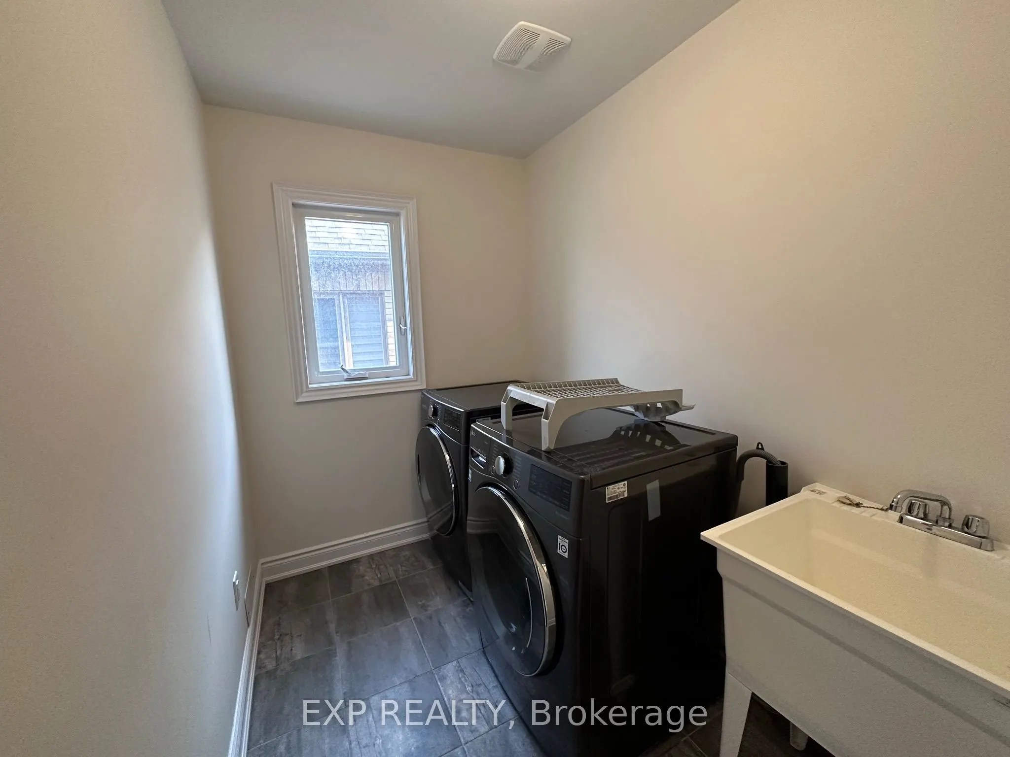 31 Lorne Thomas Place