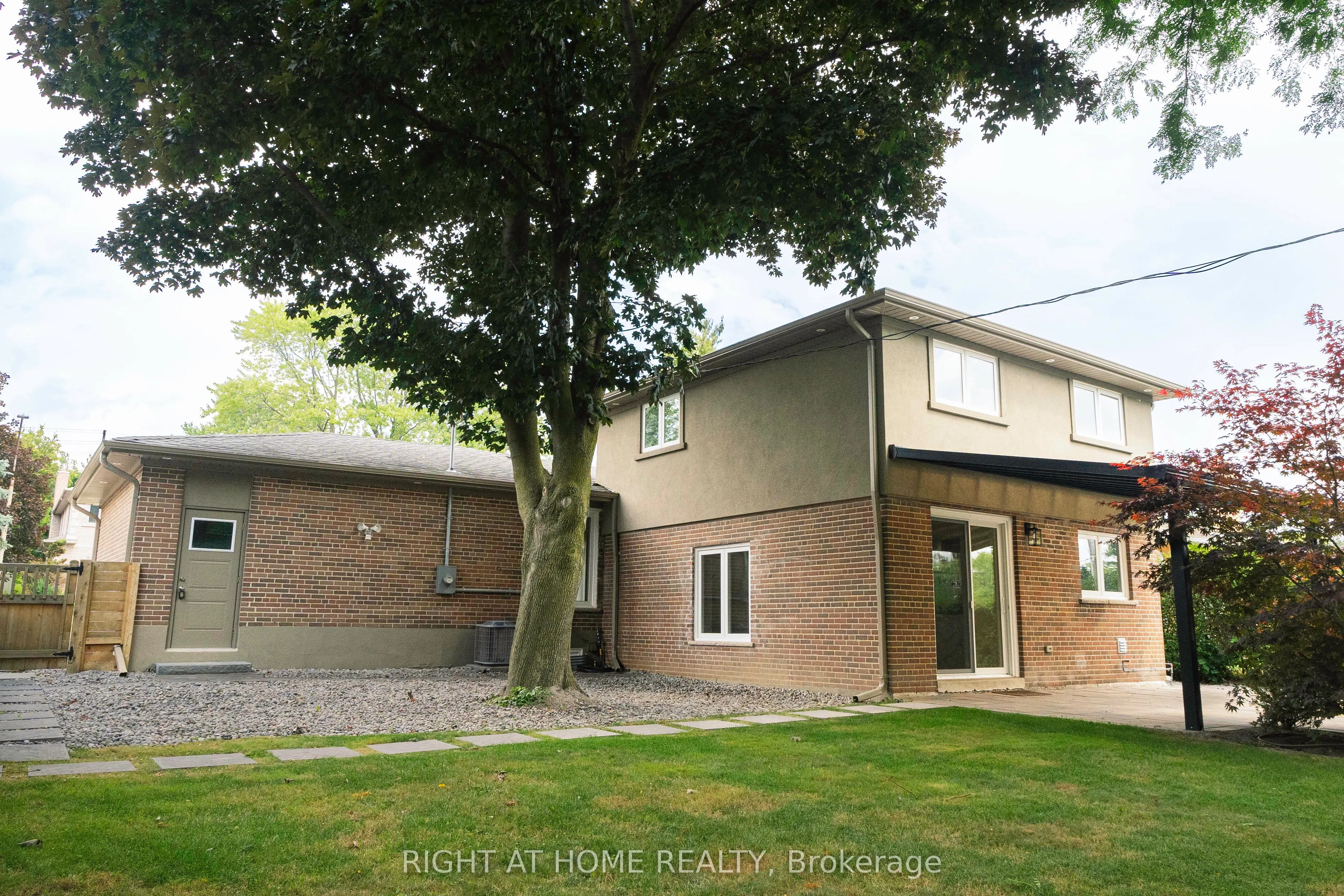34 Wildrose Crescent