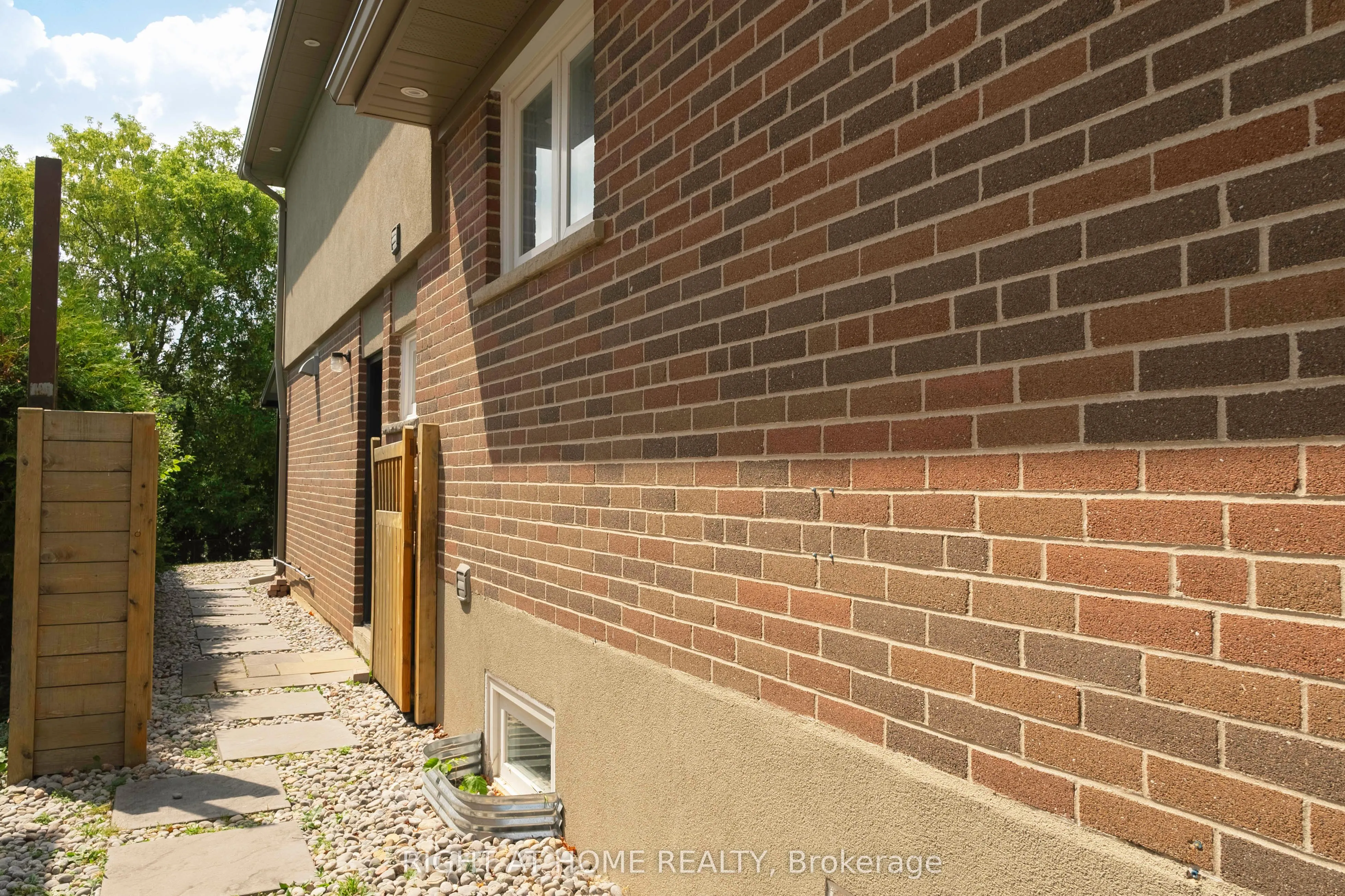 34 Wildrose Crescent