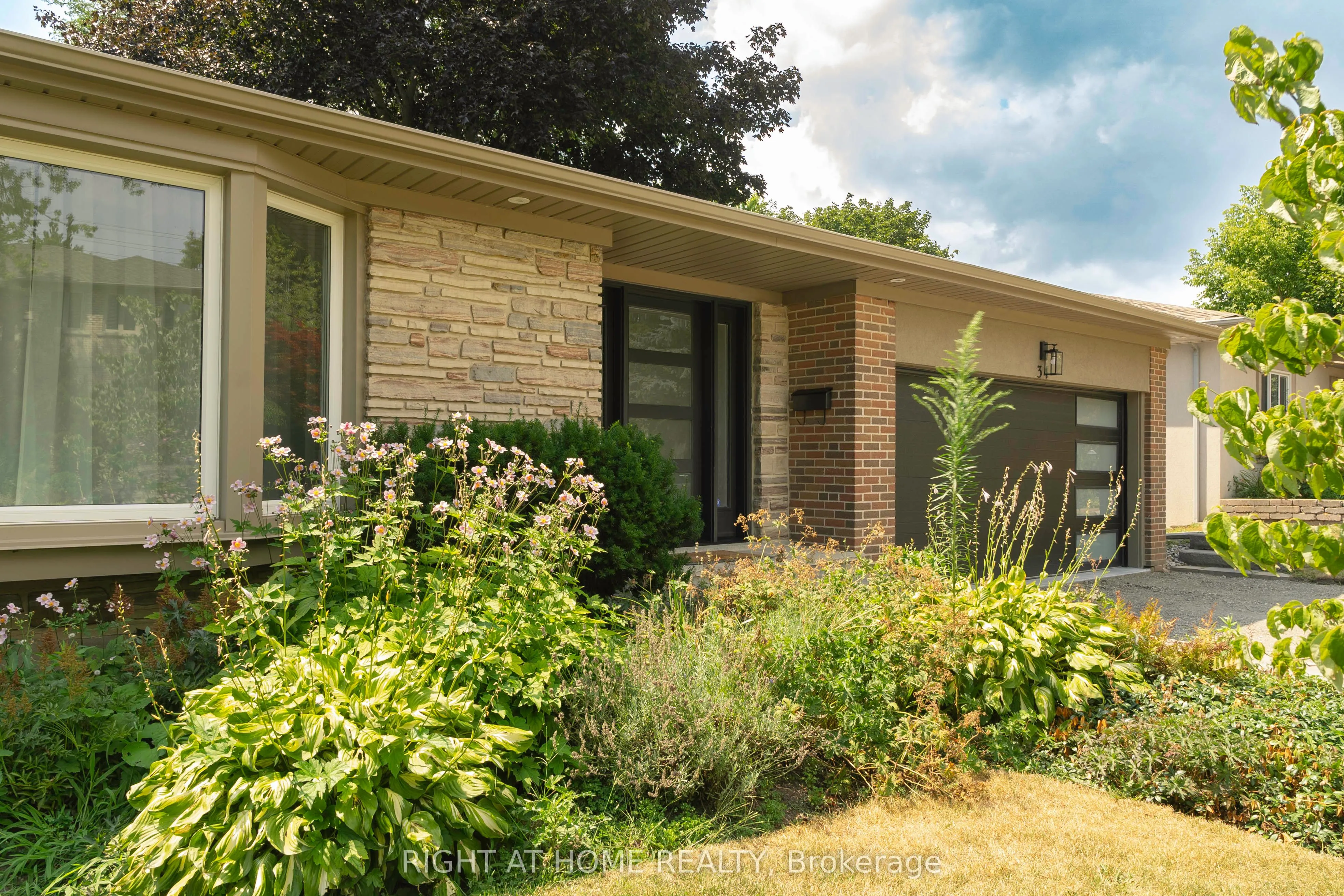 34 Wildrose Crescent