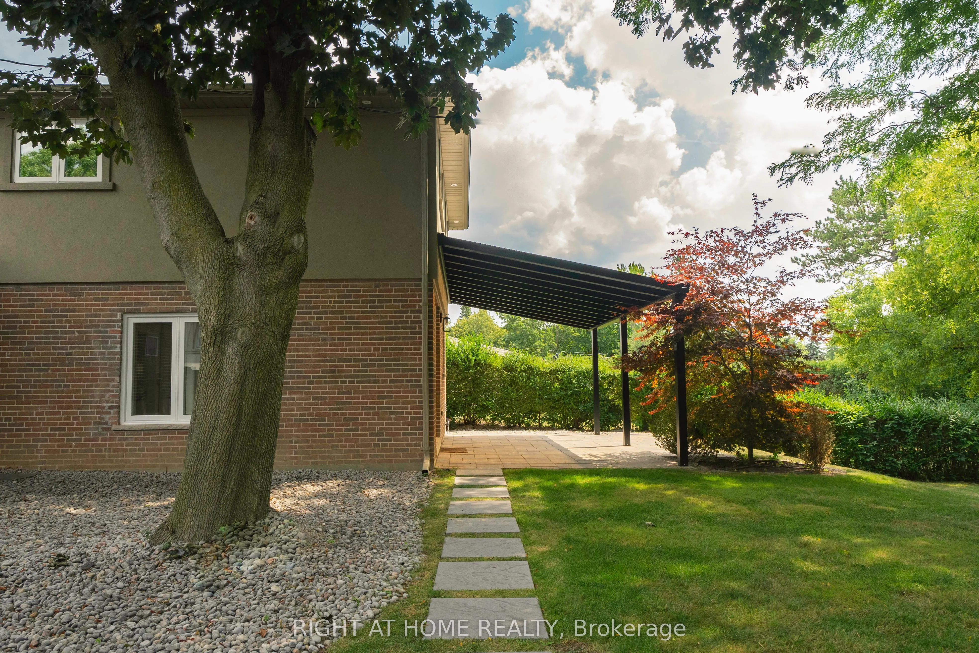 34 Wildrose Crescent