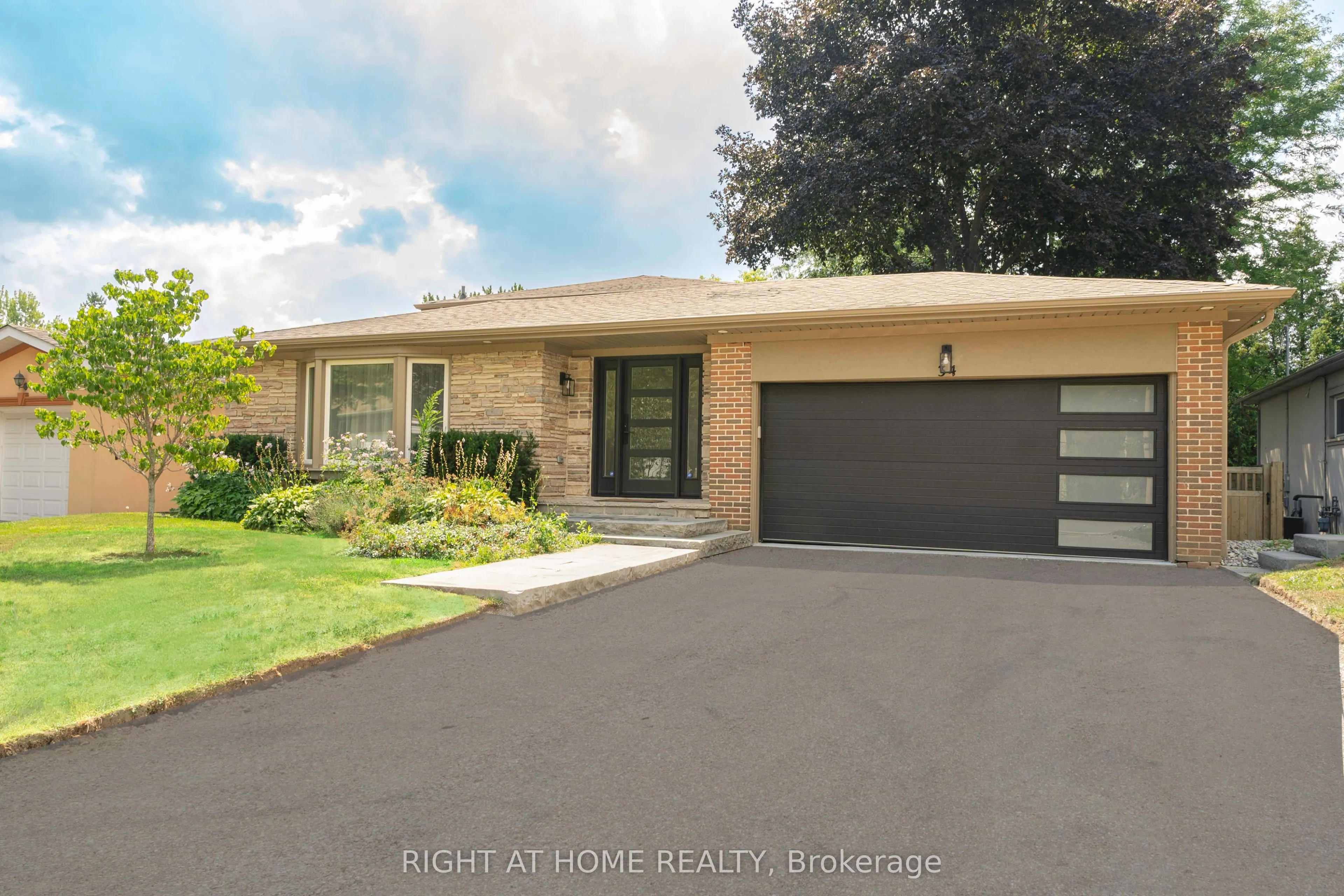 34 Wildrose Crescent