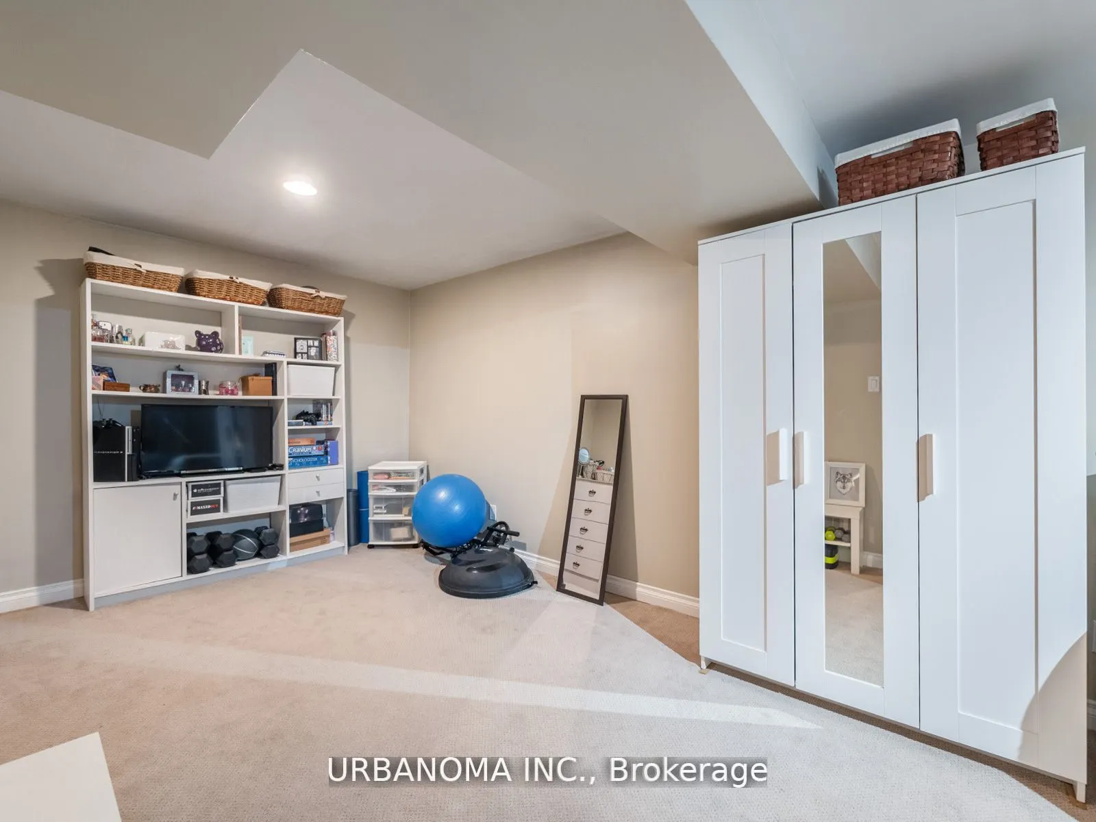25 Algonquin Crescent