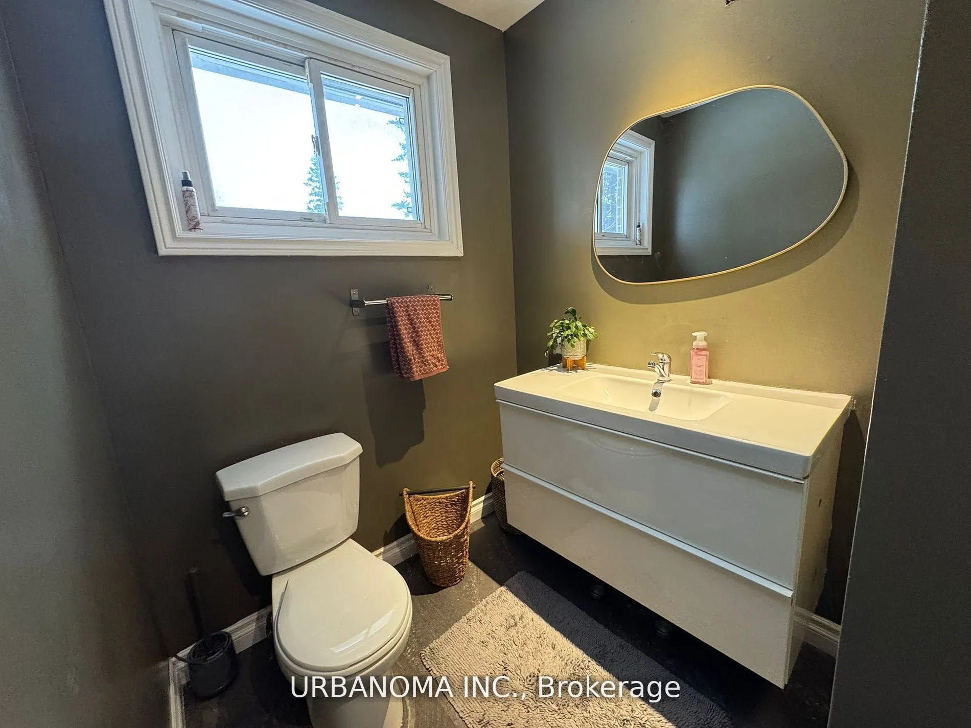 25 Algonquin Crescent