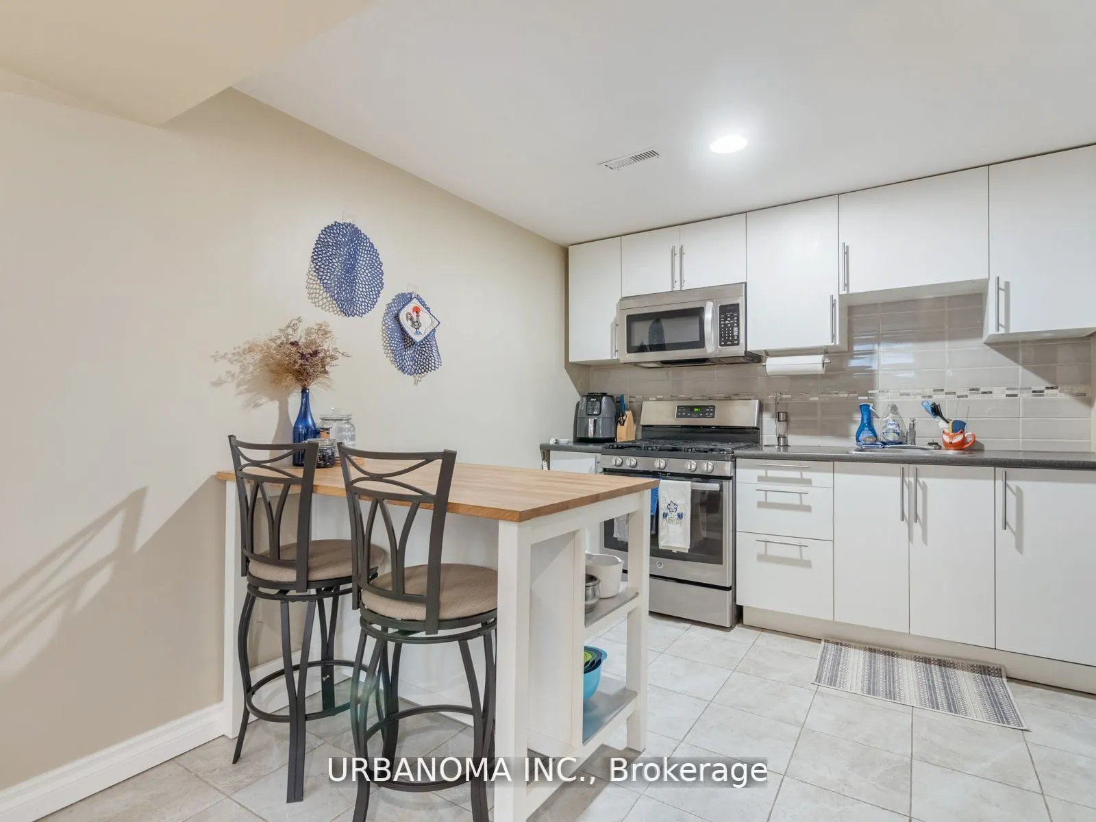 25 Algonquin Crescent