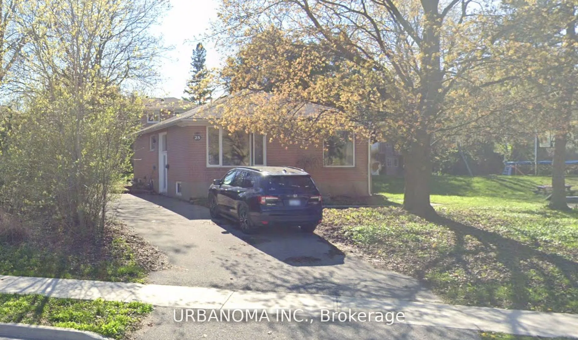 25 Algonquin Crescent