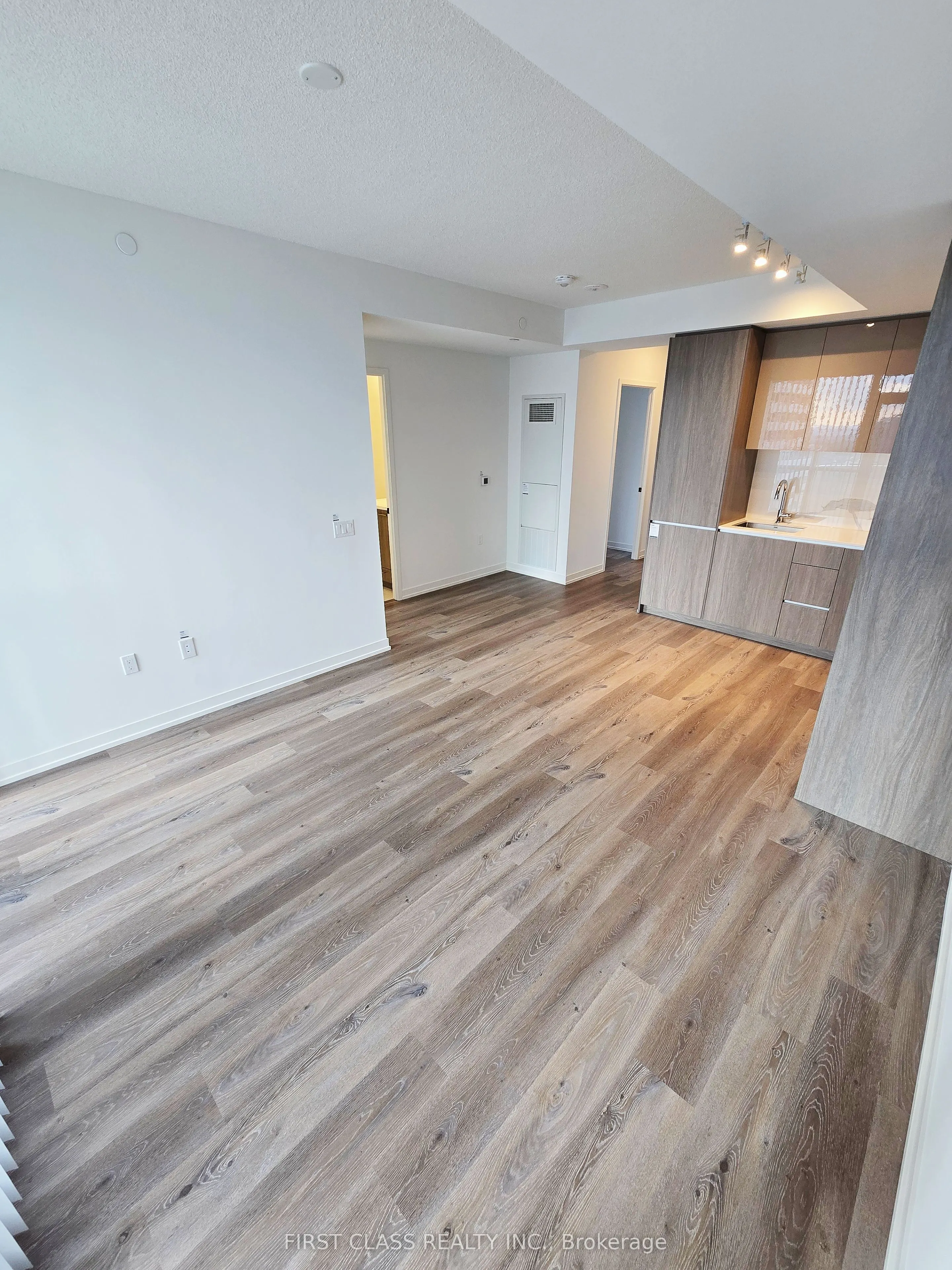 28 interchange Way, #3003
