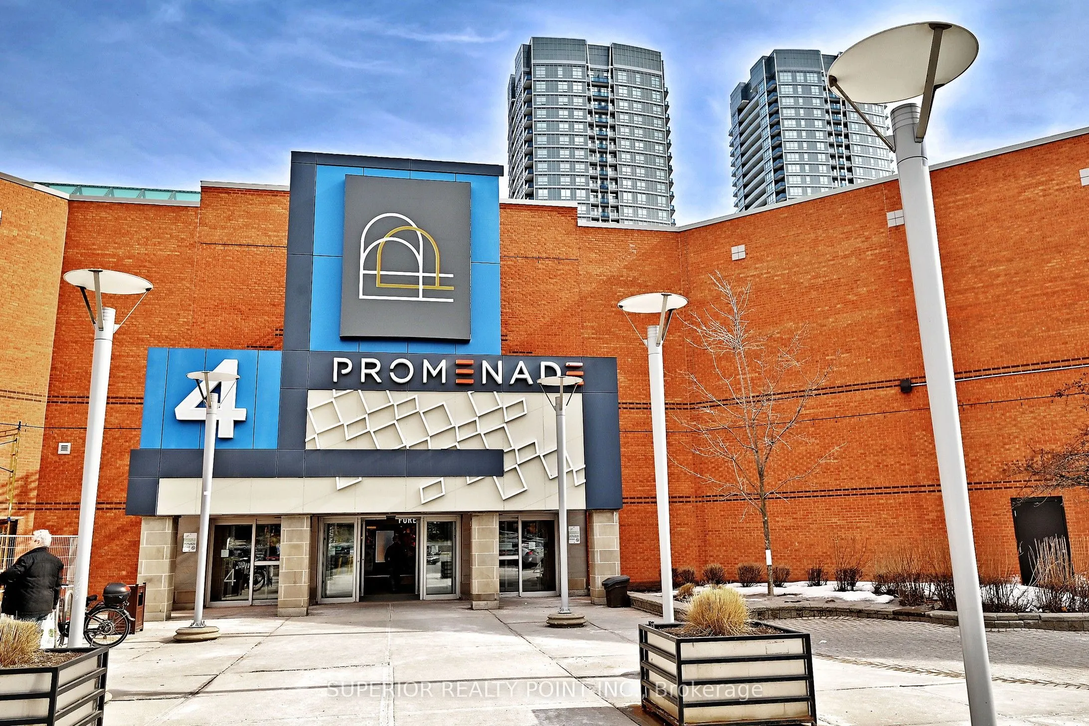 50 Upper Mall Way, #PH05