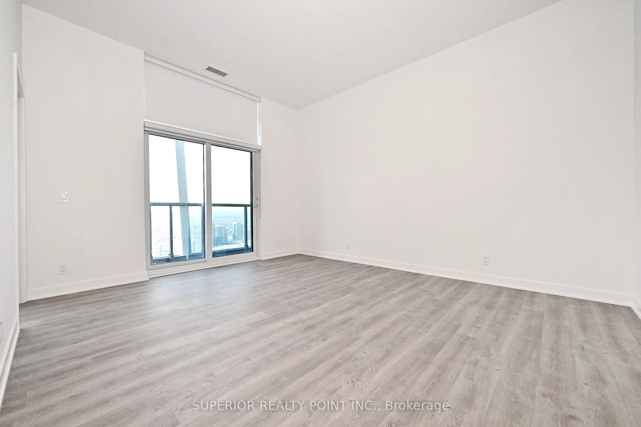 50 Upper Mall Way, #PH05