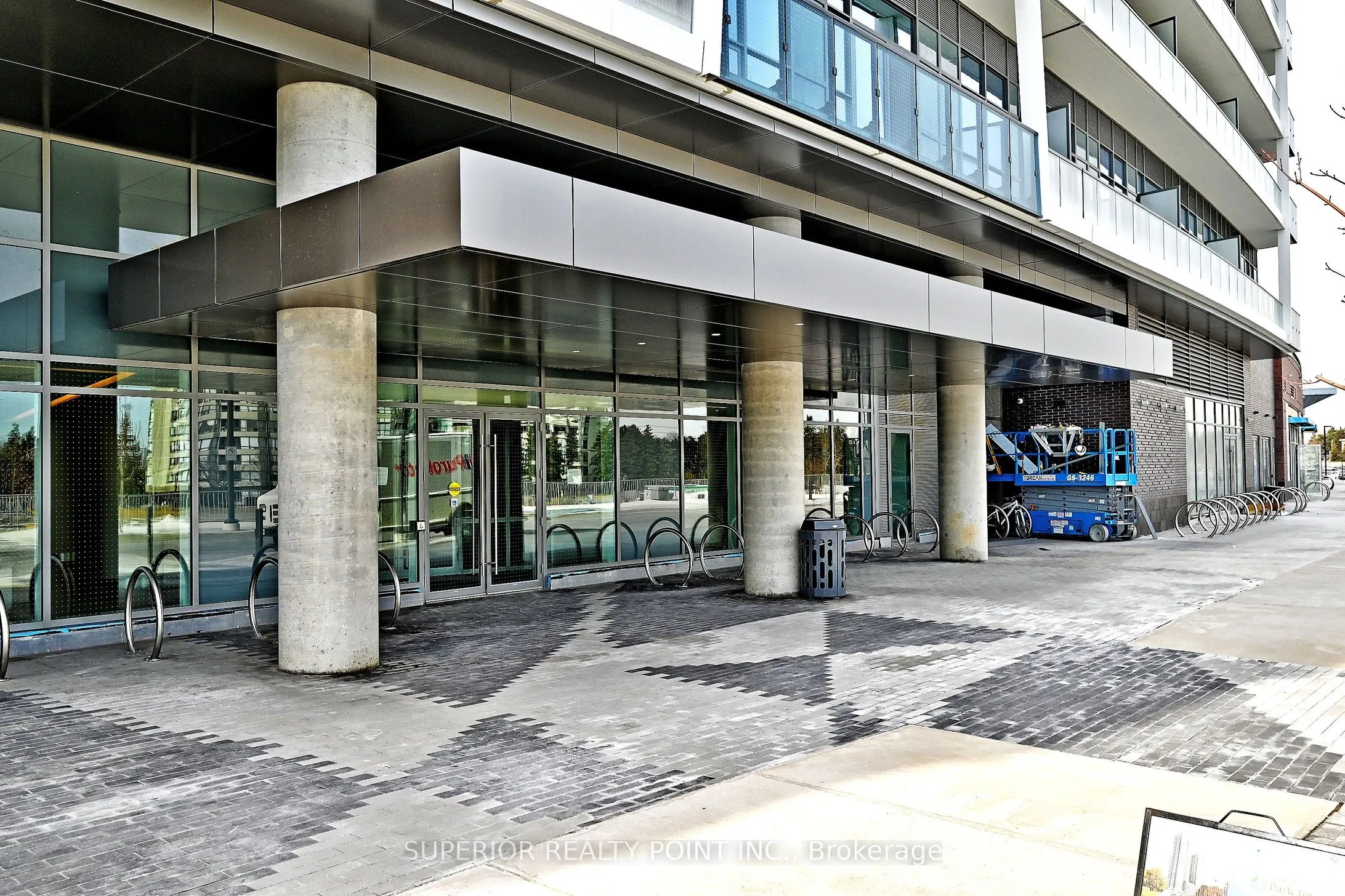 50 Upper Mall Way, #PH05