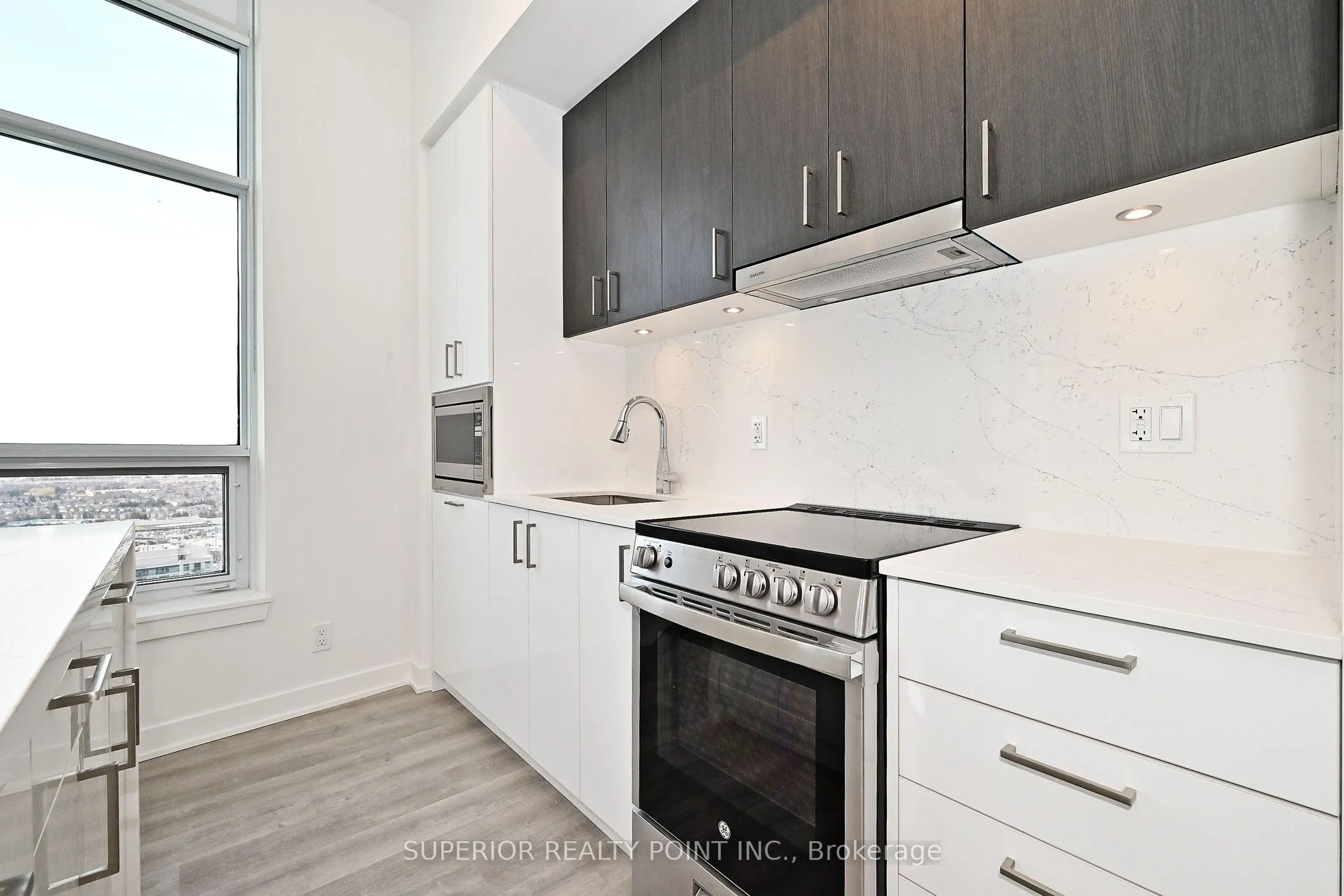 50 Upper Mall Way, #PH05