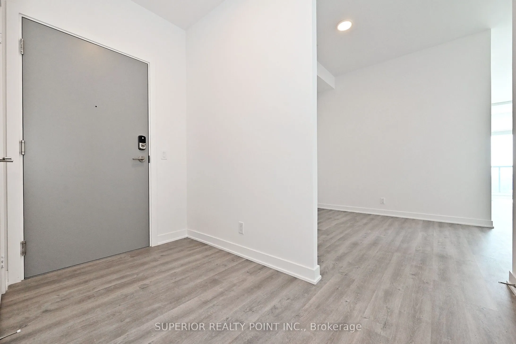 50 Upper Mall Way, #PH05