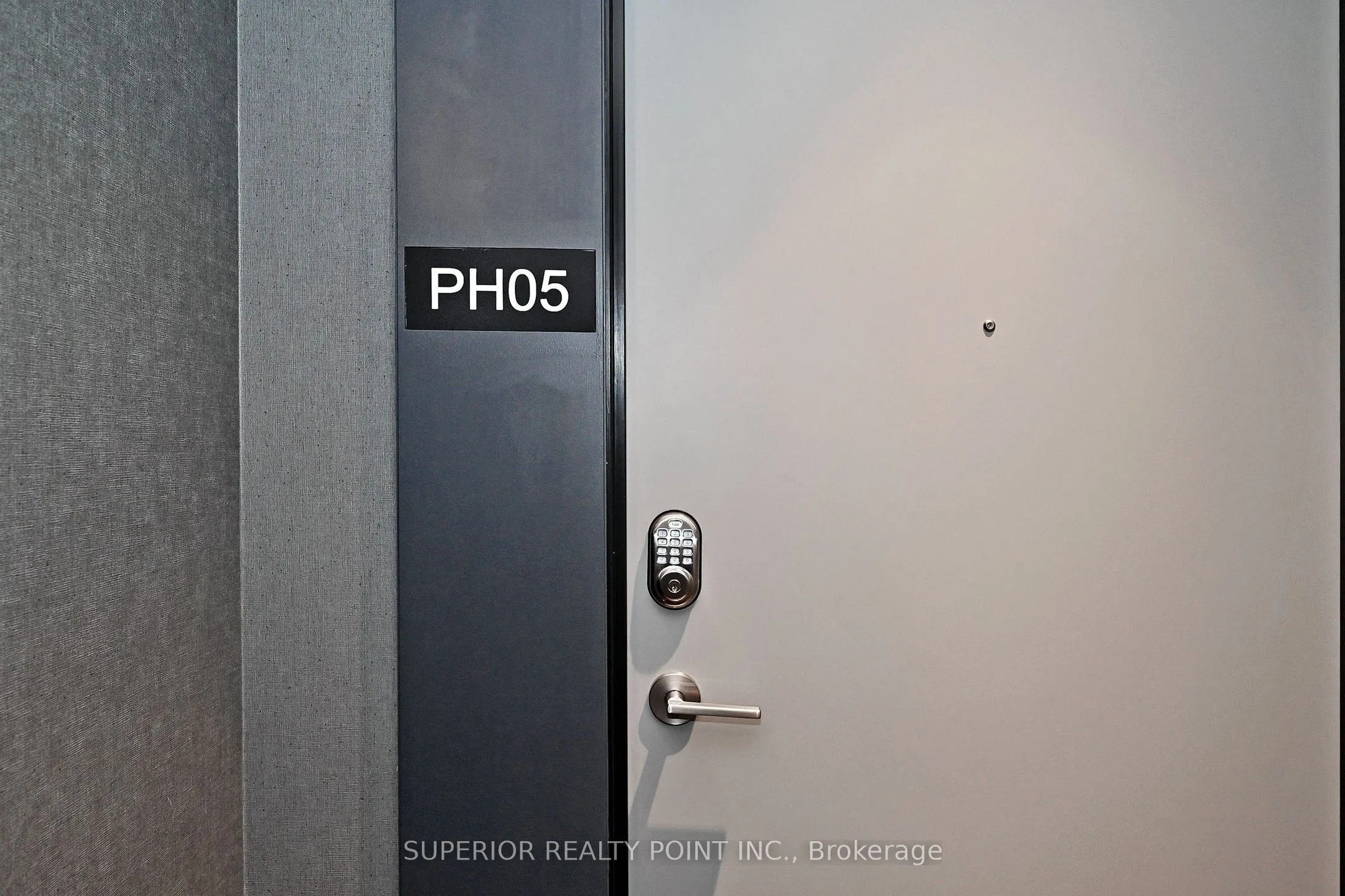 50 Upper Mall Way, #PH05