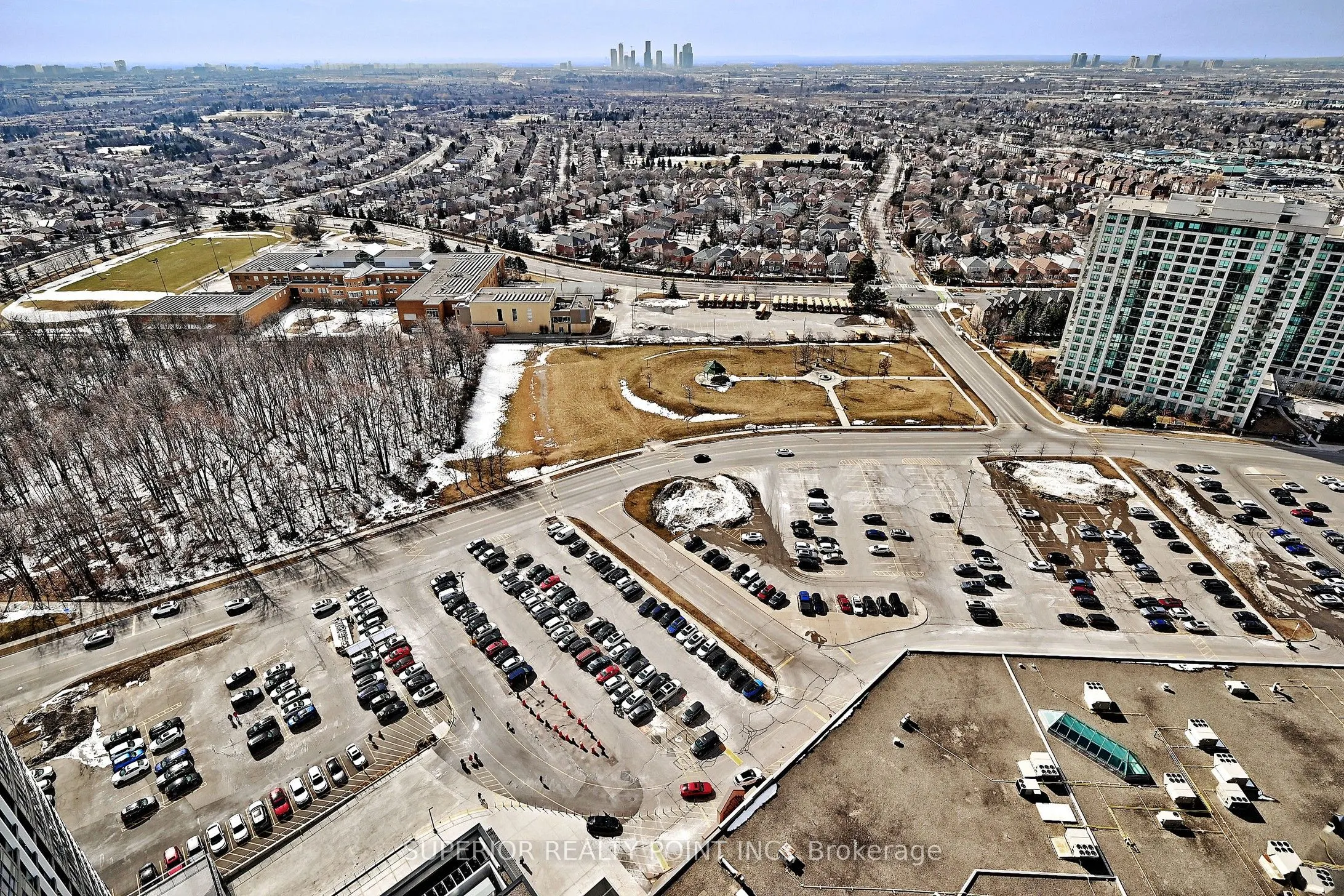 50 Upper Mall Way, #PH05