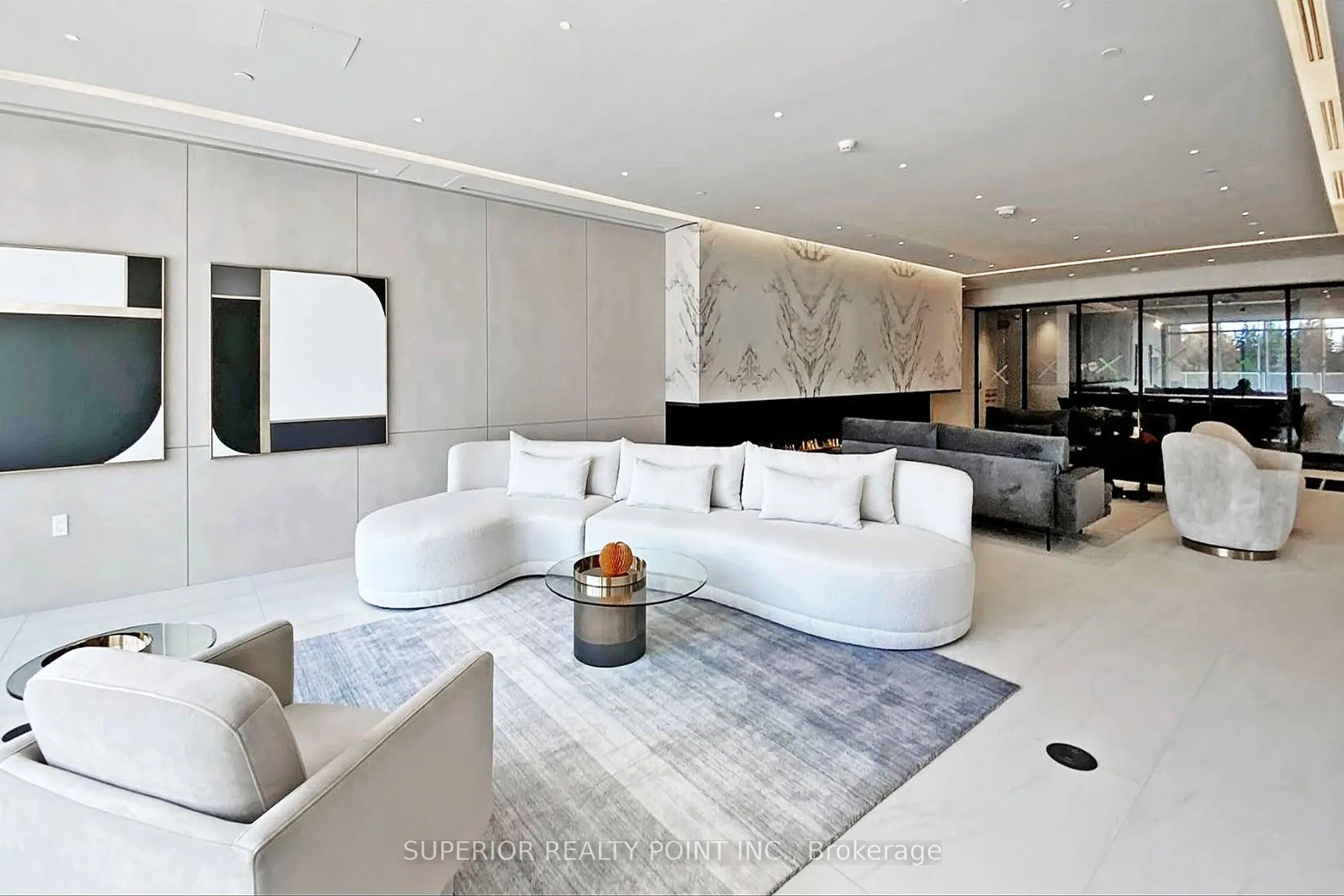 50 Upper Mall Way, #PH05