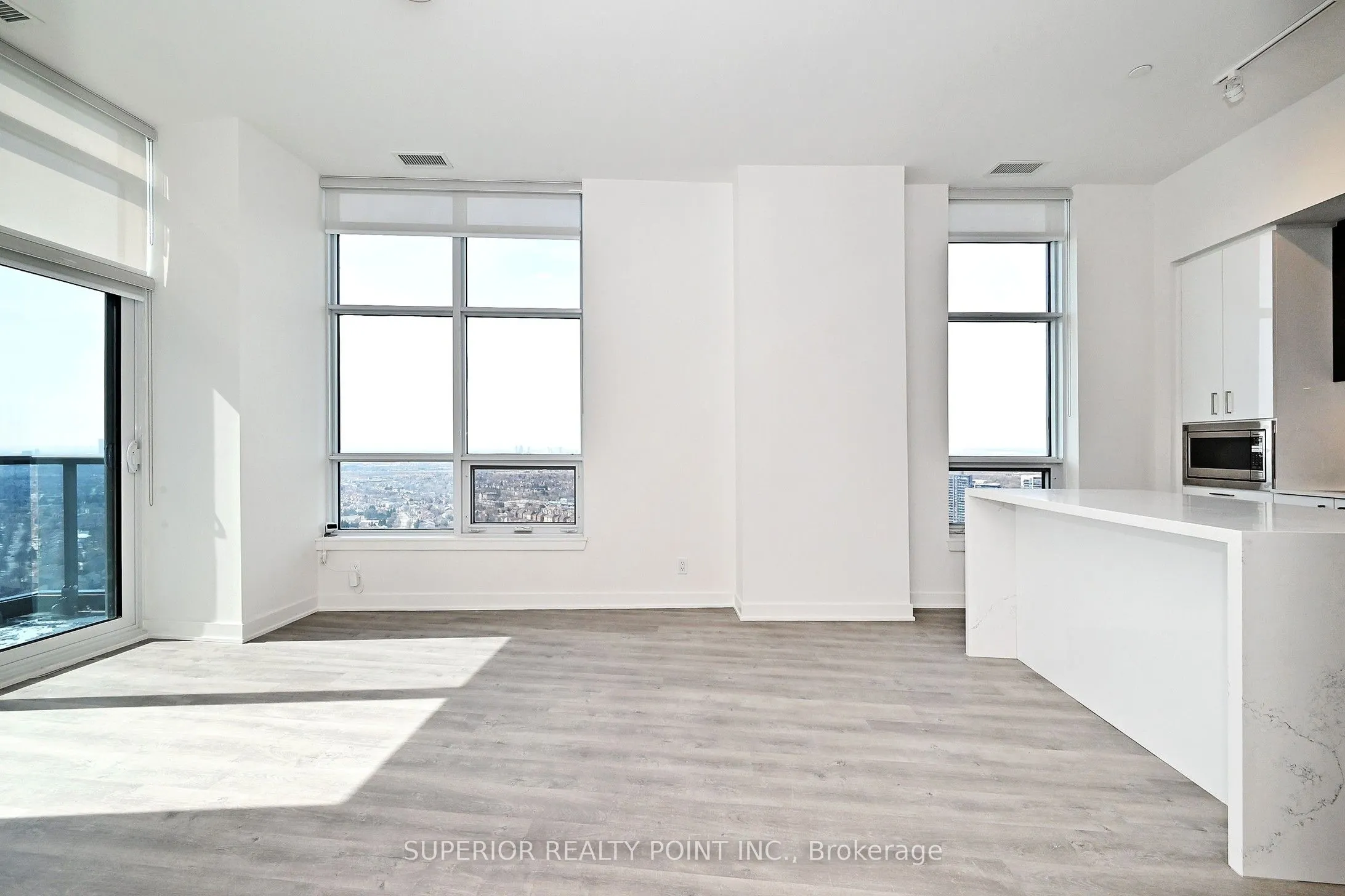 50 Upper Mall Way, #PH05