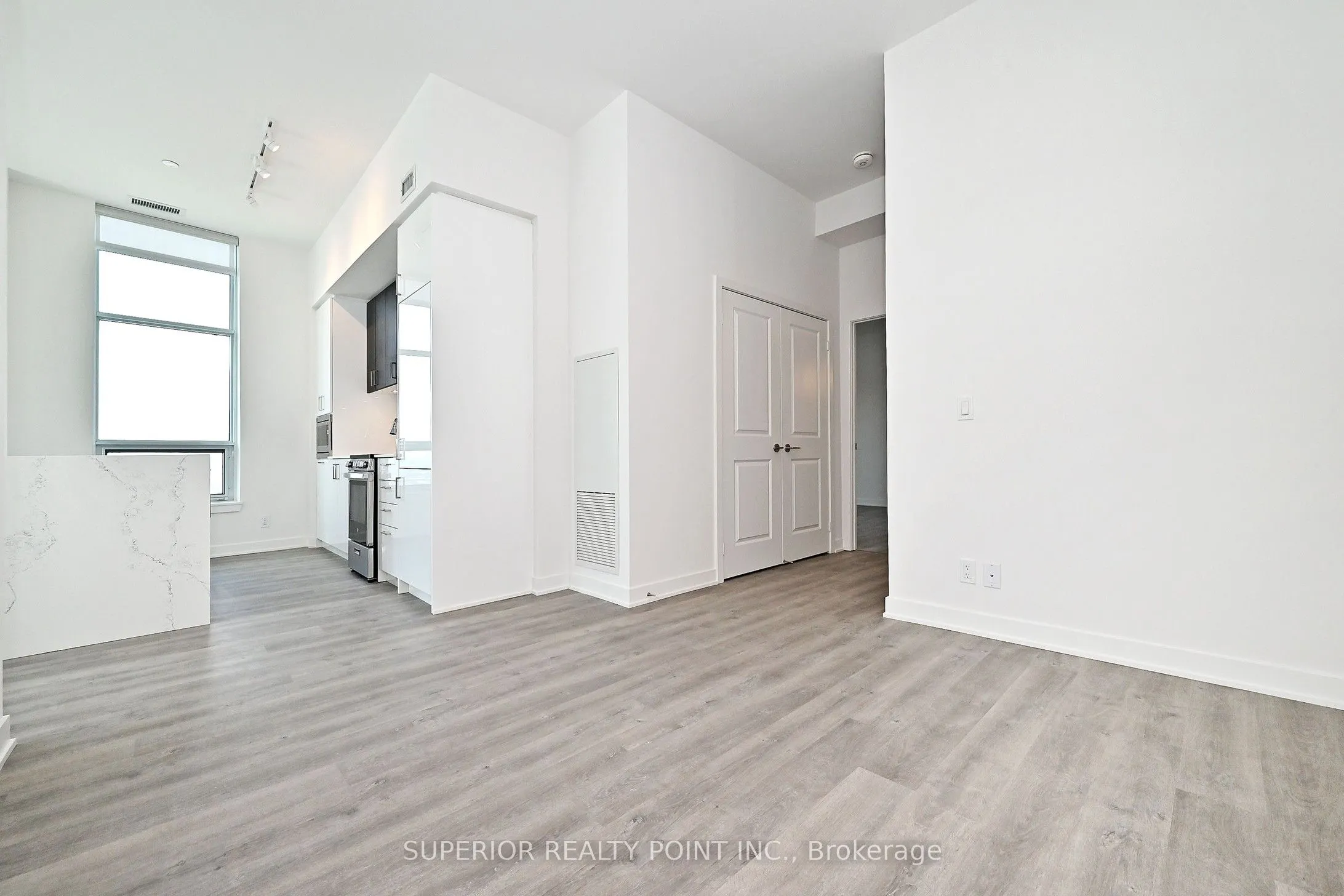50 Upper Mall Way, #PH05
