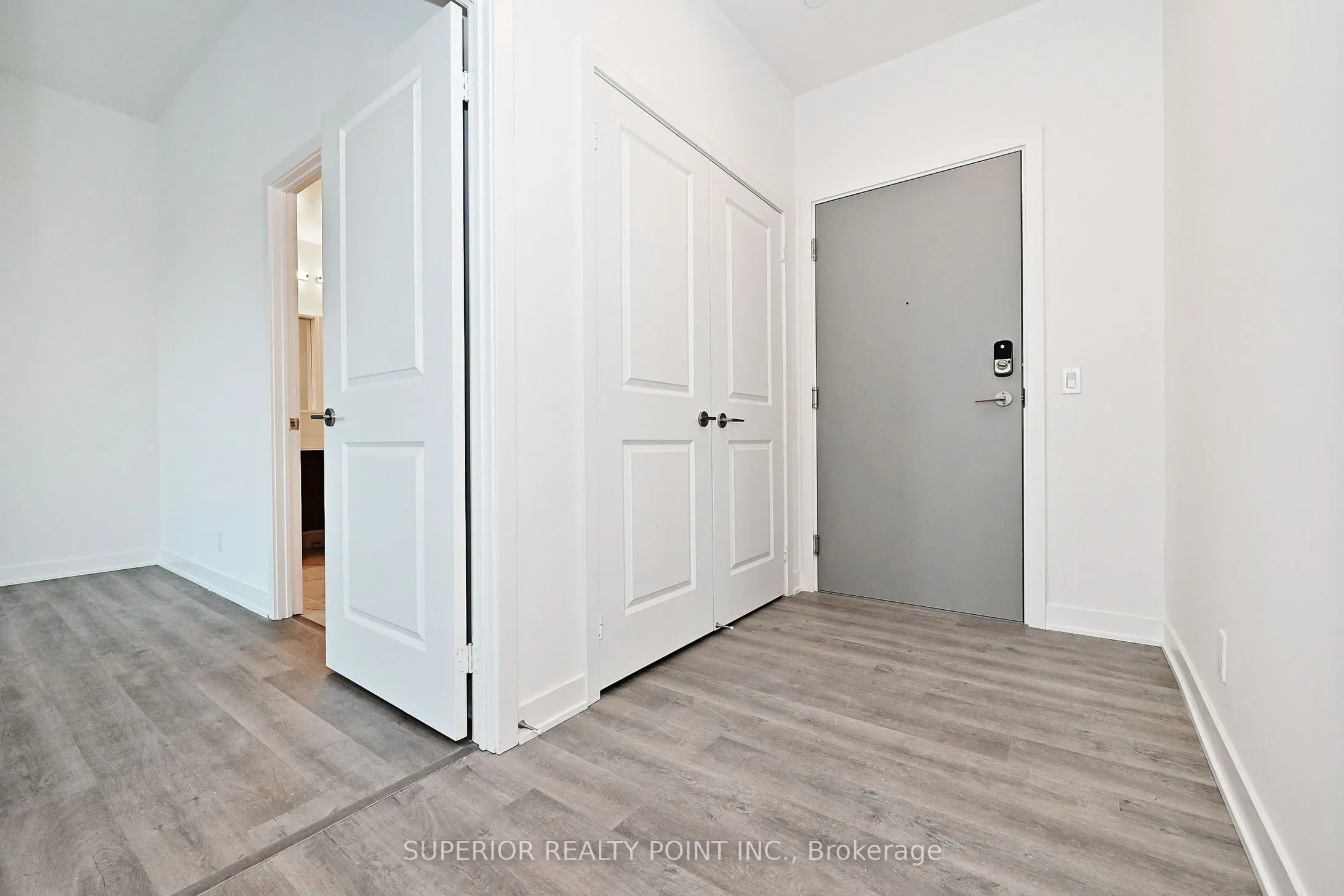 50 Upper Mall Way, #PH05