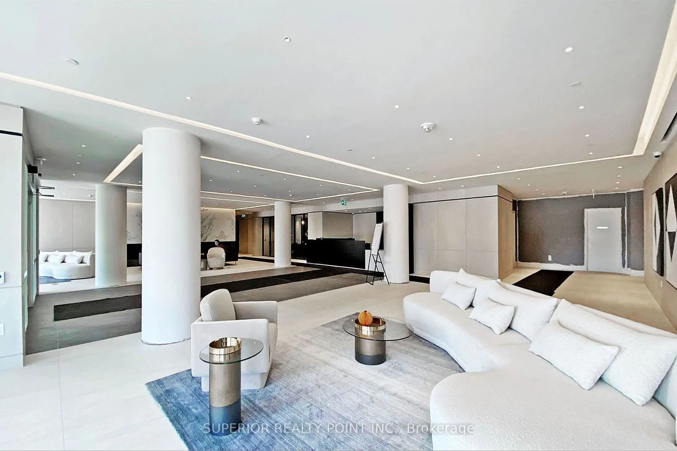 50 Upper Mall Way, #PH05