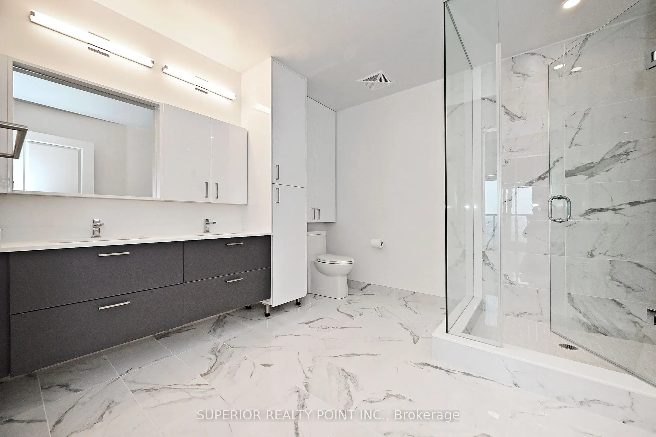 50 Upper Mall Way, #PH05