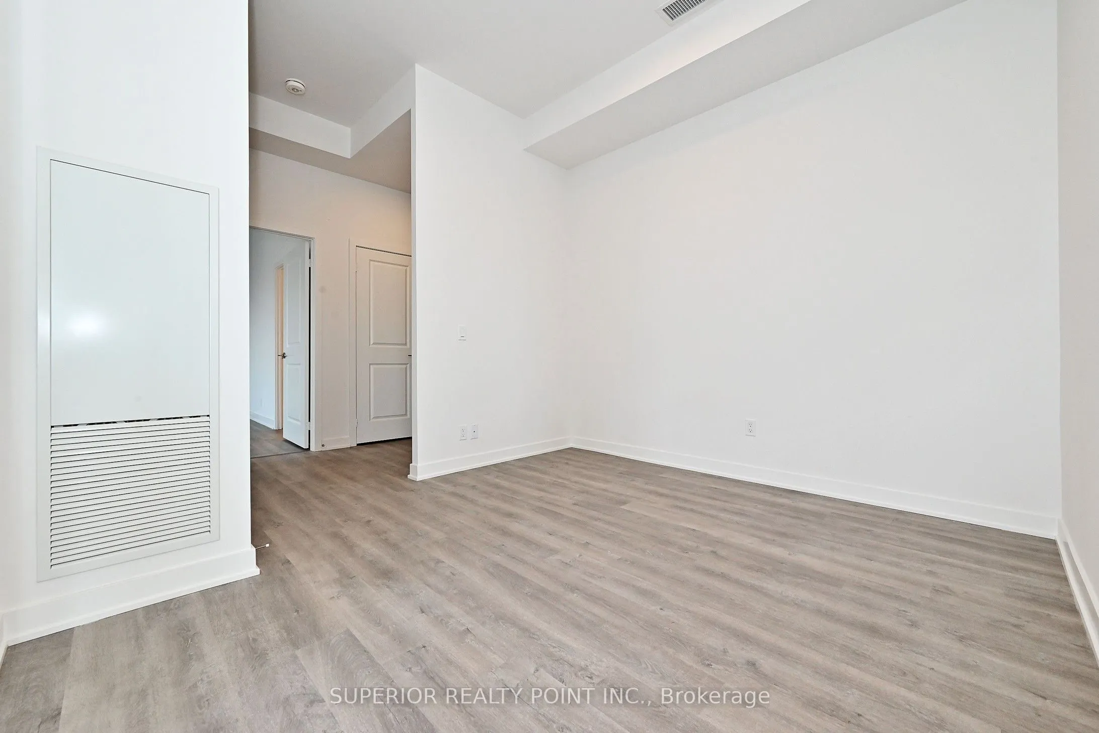 50 Upper Mall Way, #PH05