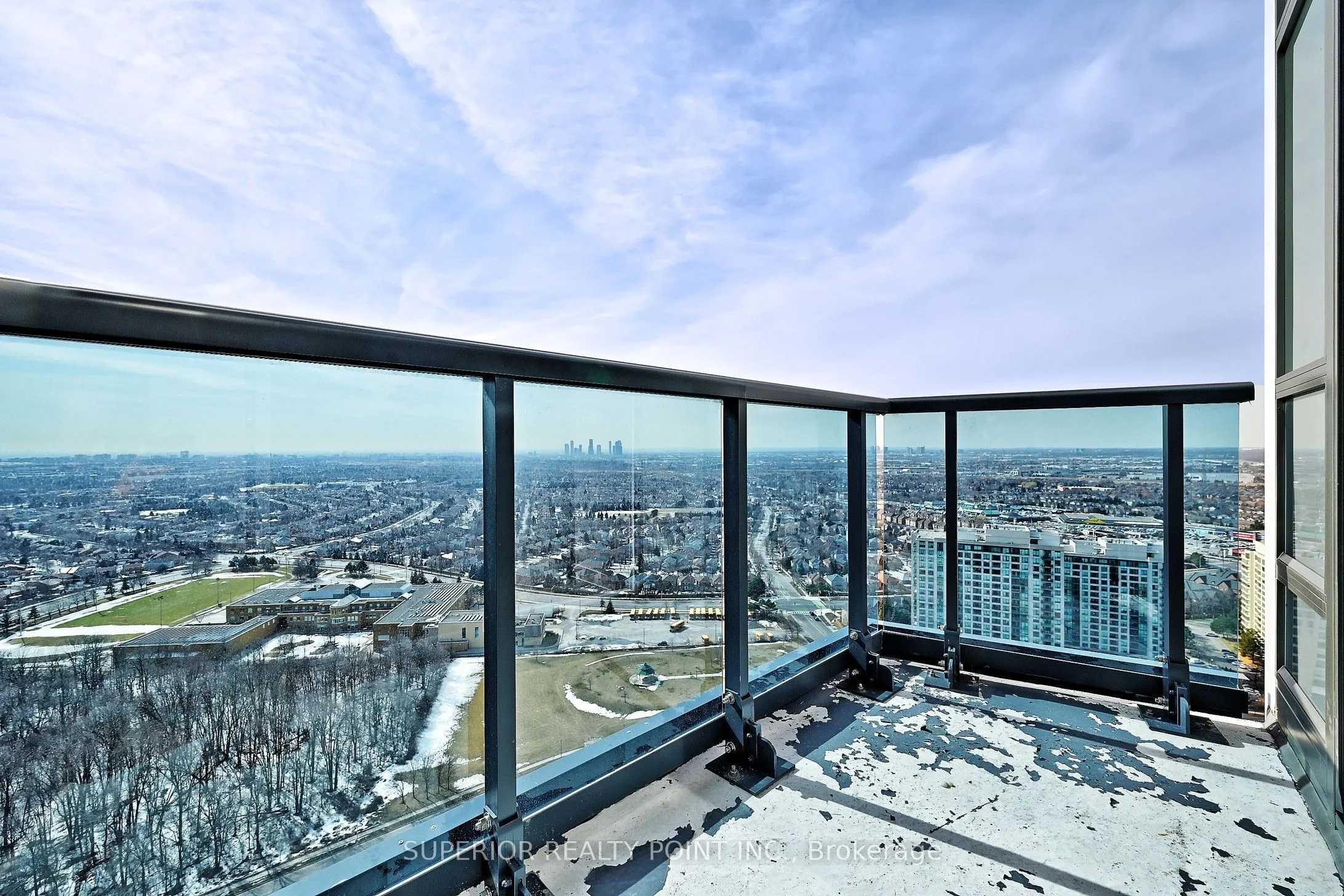 50 Upper Mall Way, #PH05