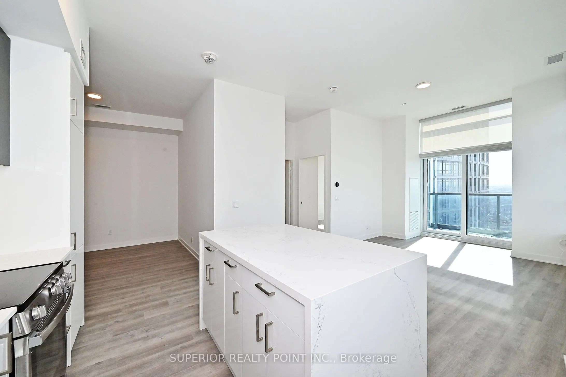 50 Upper Mall Way, #PH05