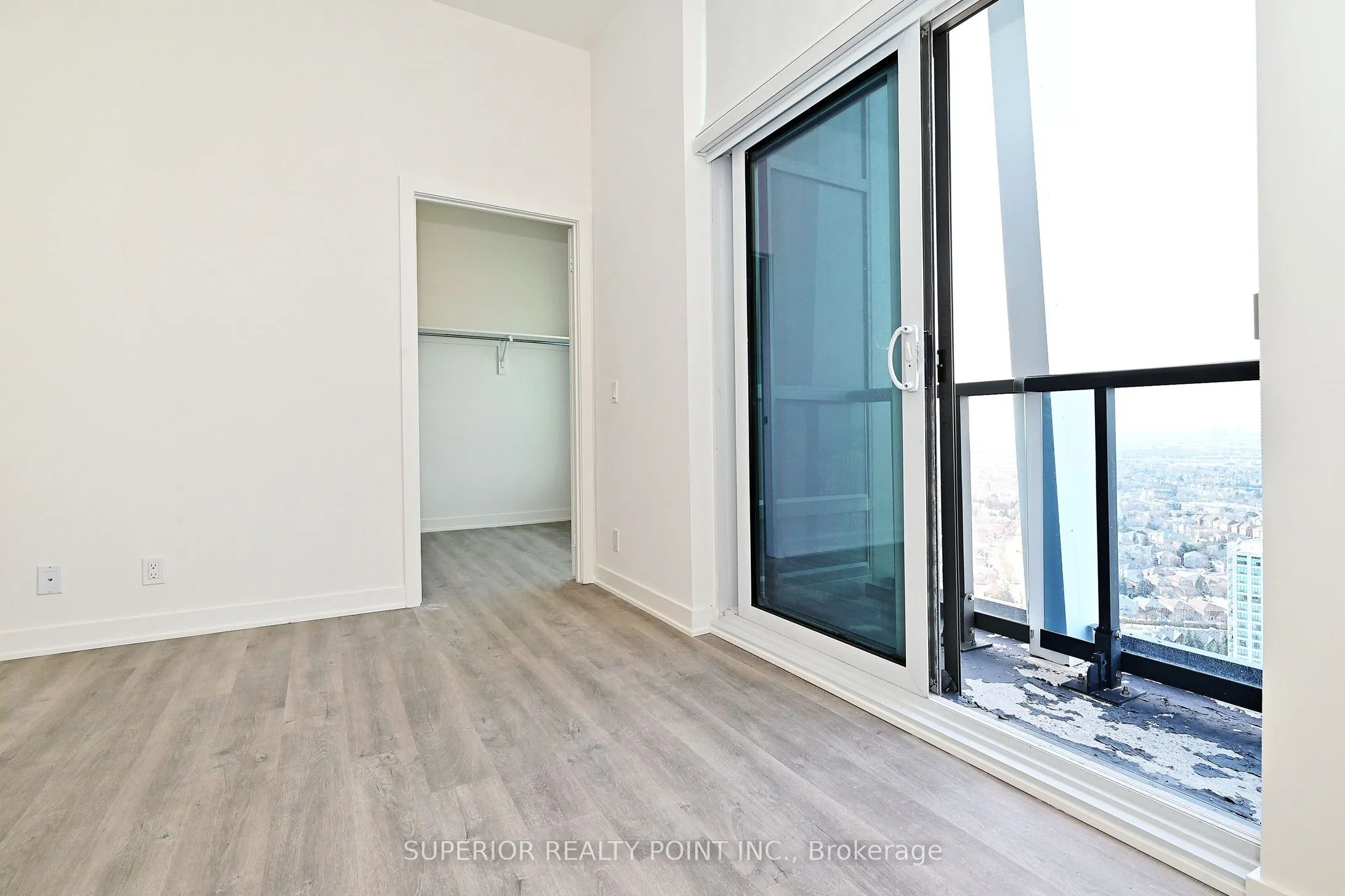 50 Upper Mall Way, #PH05