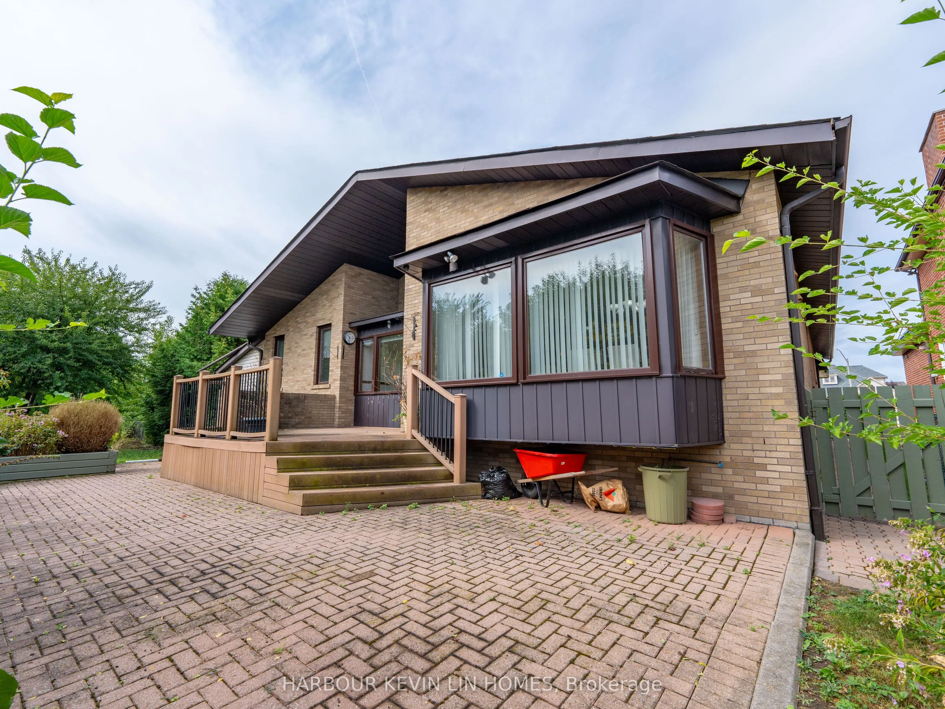 101 Leyburn Avenue